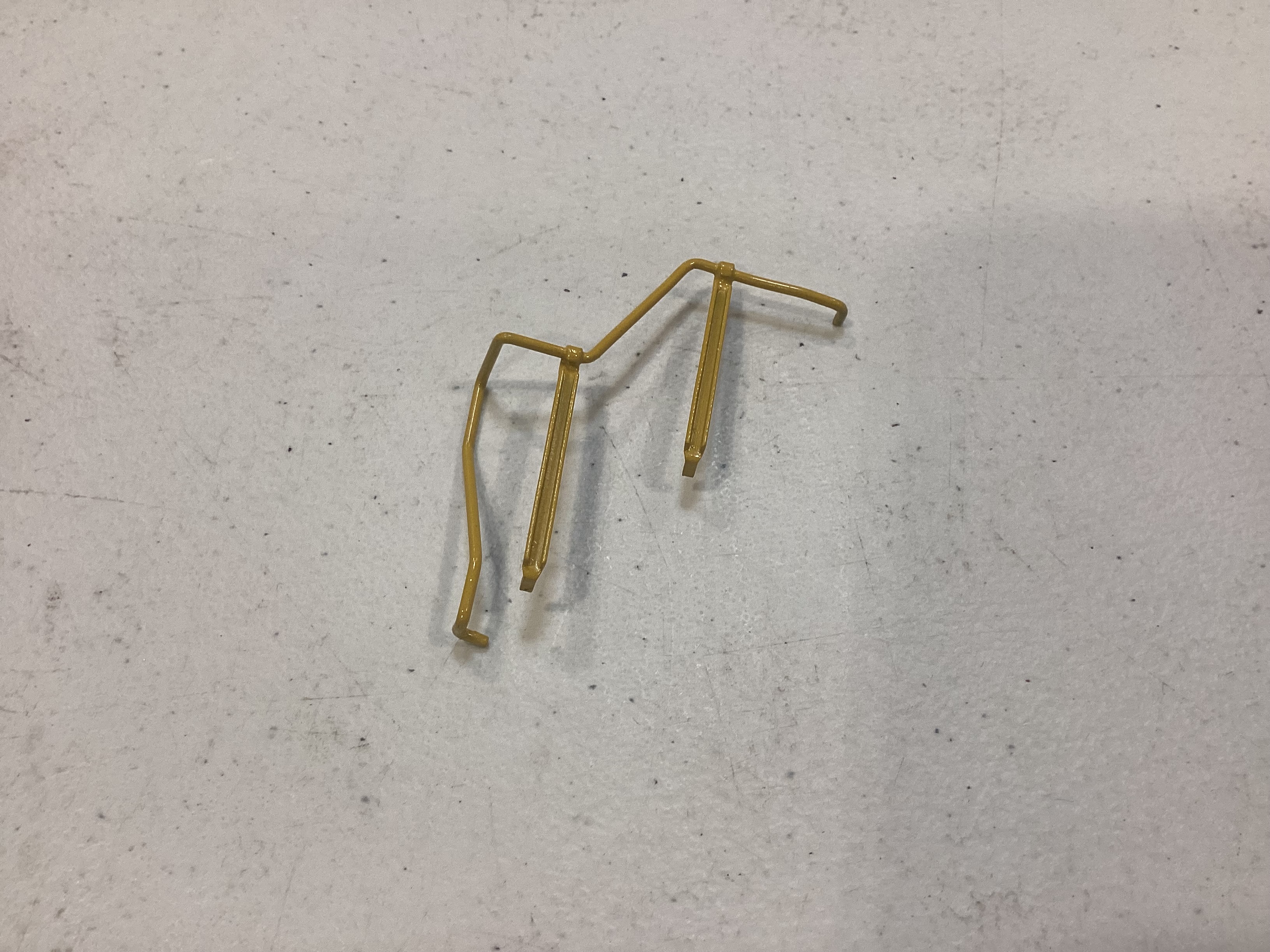 HANDRAIL / RH REAR / YELLOW / NARROW NOSE / RAILKING ONE GAUGE DASH-8