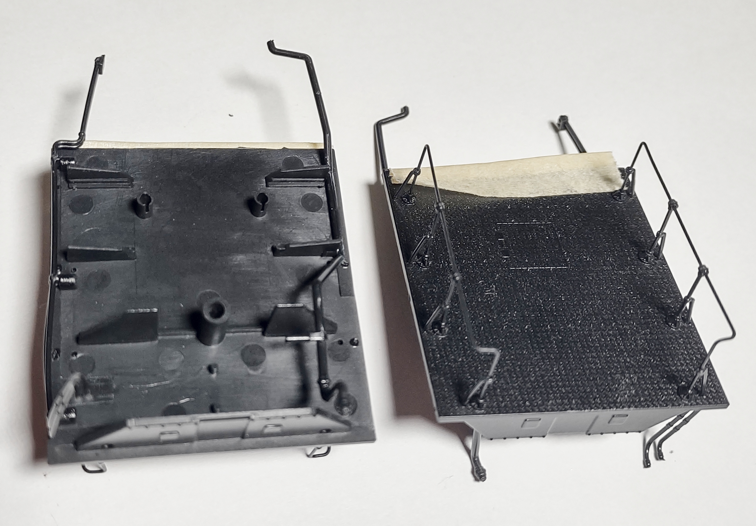 PILOT DECK / BLACK / W/HANDRAILS / HO SCALE CAB FORWARD 4-8-8-2