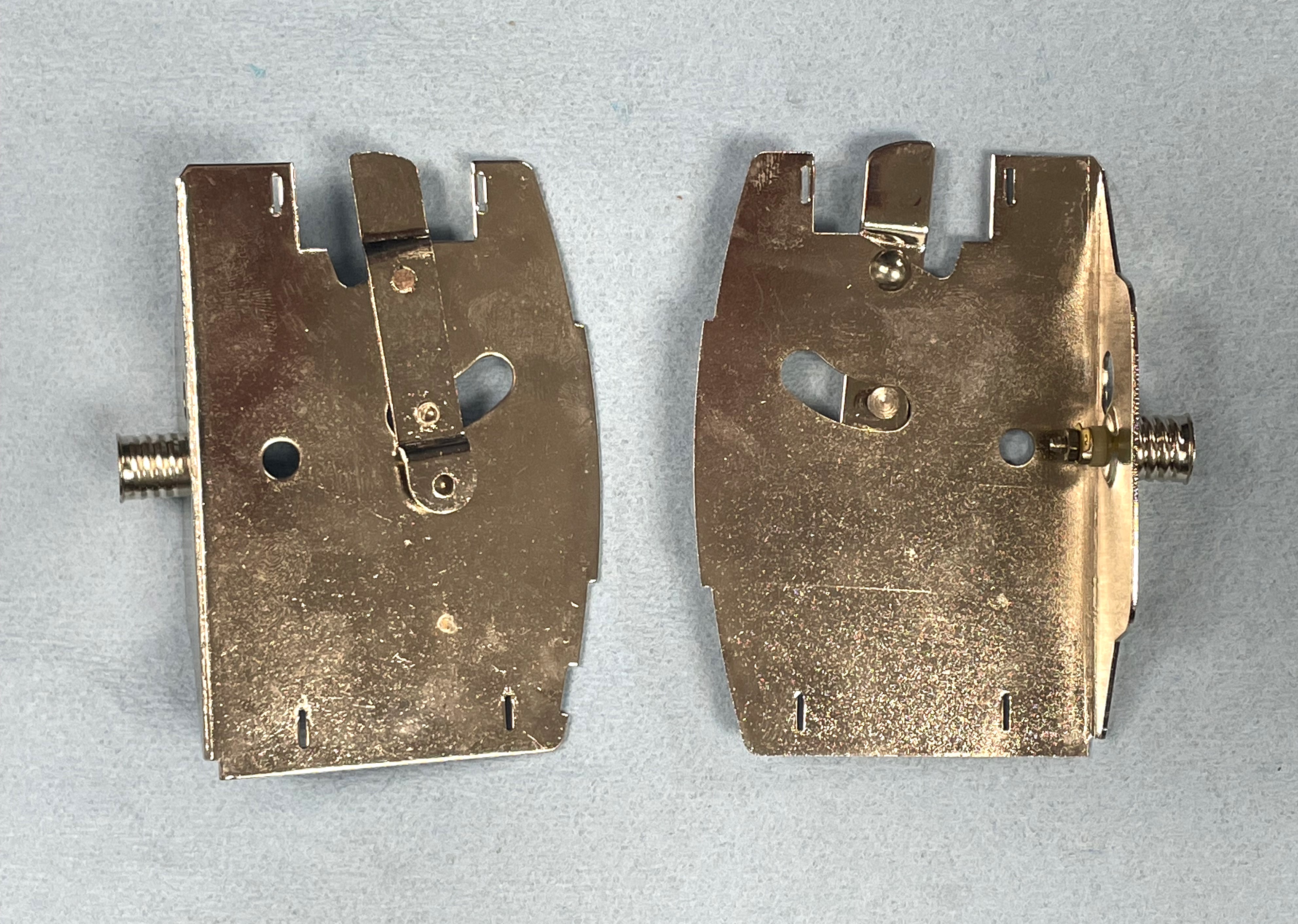 ROOF LATCH / LEFT HAND / INTERIOR LIGHT BRACKET / W/O LOCKING ROD / CHROME / TINPLATE STANDARD GAUGE A/F 4300 SERIES PASSENGER CAR