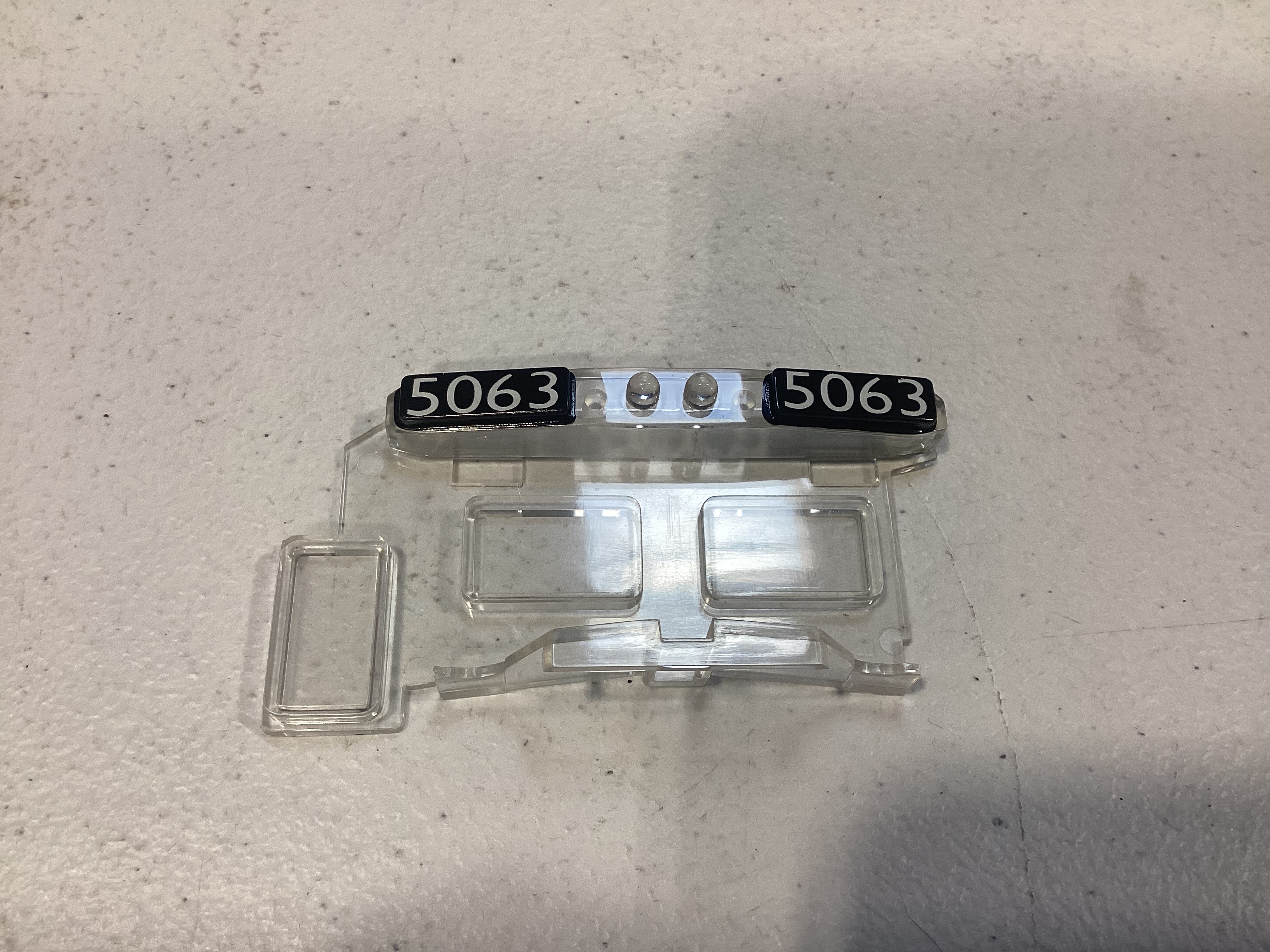 NUMBER BOARD / & WINDSHIELD INSERT / #5063 / NARROW NOSE / RAILKING ONE GAUGE DASH-8