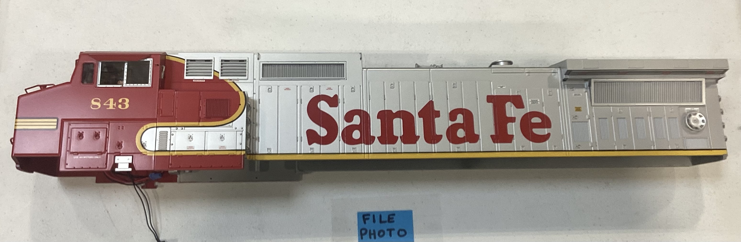 SHELL / COMPLETE / SANTA FE #834 / WIDE NOSE / RAILKING ONE GAUGE DASH-8 / EXTRA $25.00 FOR SHIPPING