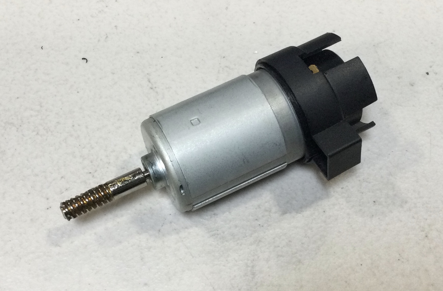 DC MOTOR / JOHNSON / NWG005-M35 / F/W 30mm D x 12mm THICK / WORM LENGTH 36.86mm / BLACK / W/SHIELD / RAILKING ONE GAUGE TRIPLEX