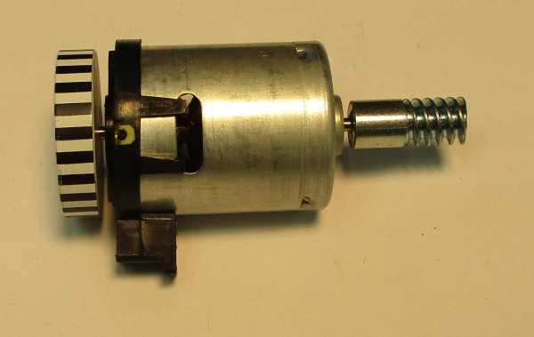 DC MOTOR / RS365SH / NWD067-M12 / F/W 27mm D x 6mm THICK / WORM LENGTH 22.96mm / STRIPED / PS 2 BKT