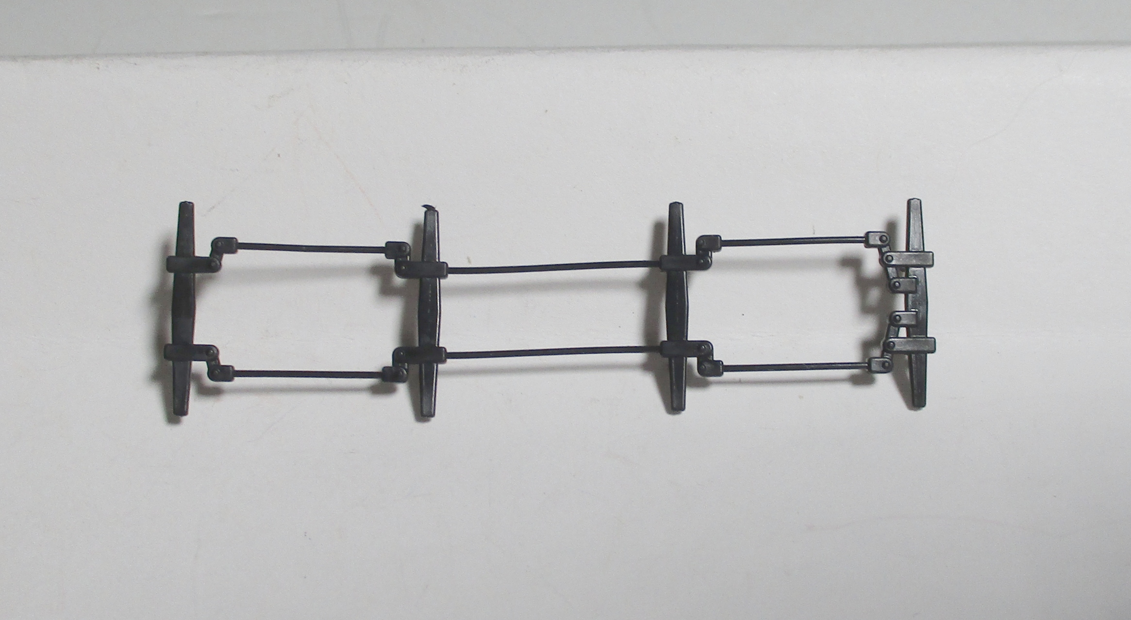 BRAKE SHOES LINKAGE / PLASTIC / REAR ENGINE / ALL 4 DRIVERS / HO SCALE CAB FORWARD 4-8-8-2