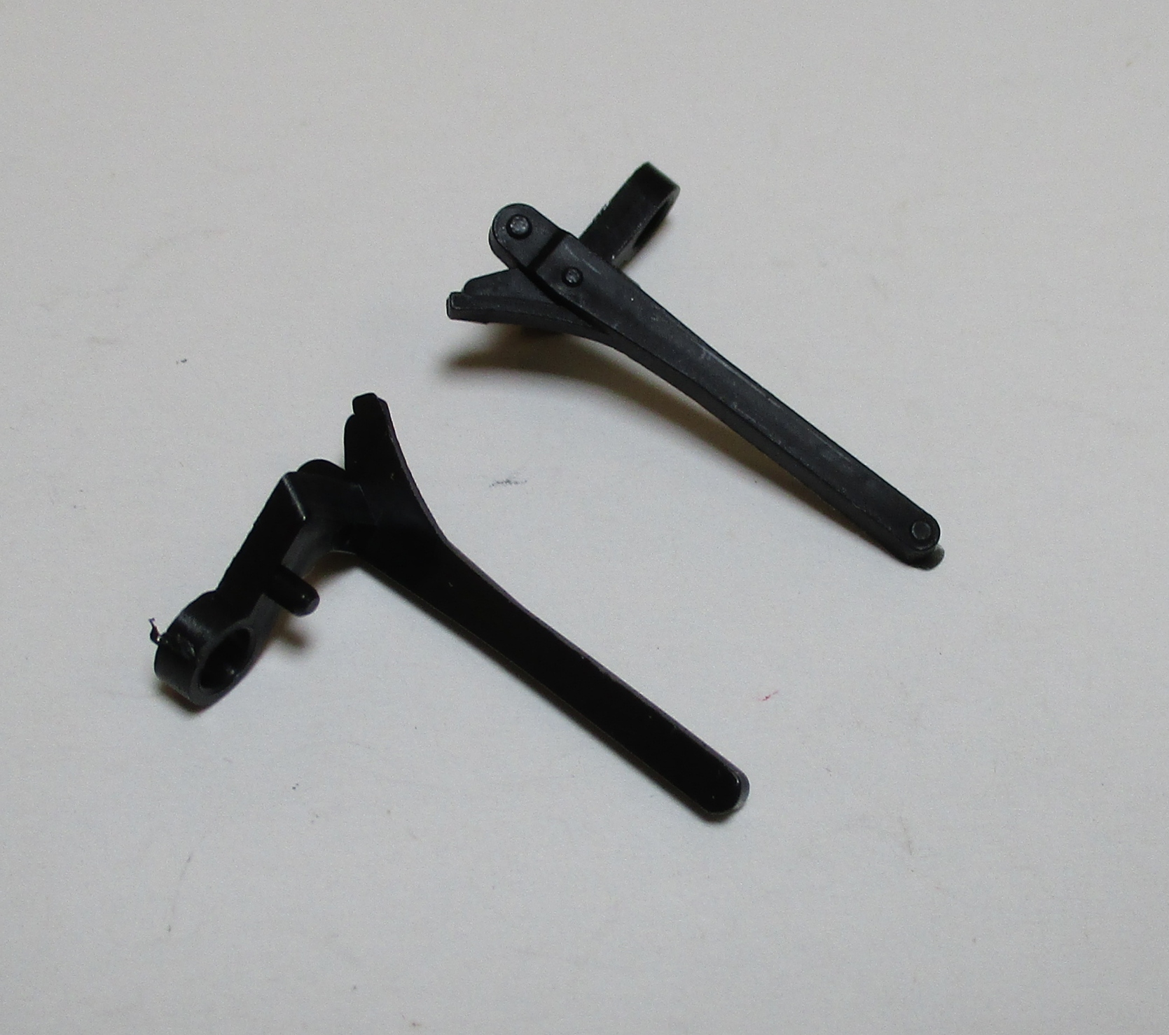 BRAKE SHOE / RH / MIDDLE DRIVER / PLASTIC / PREMIER K-4s 4-6-2