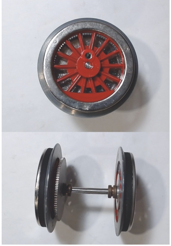 WHEEL & AXLE ASSEMBLY / RED SPOKED WHEELS / TRACTION TIRES / 8-32 HOLE / COMTEMPORARY / STANDARD GAUGE 400E