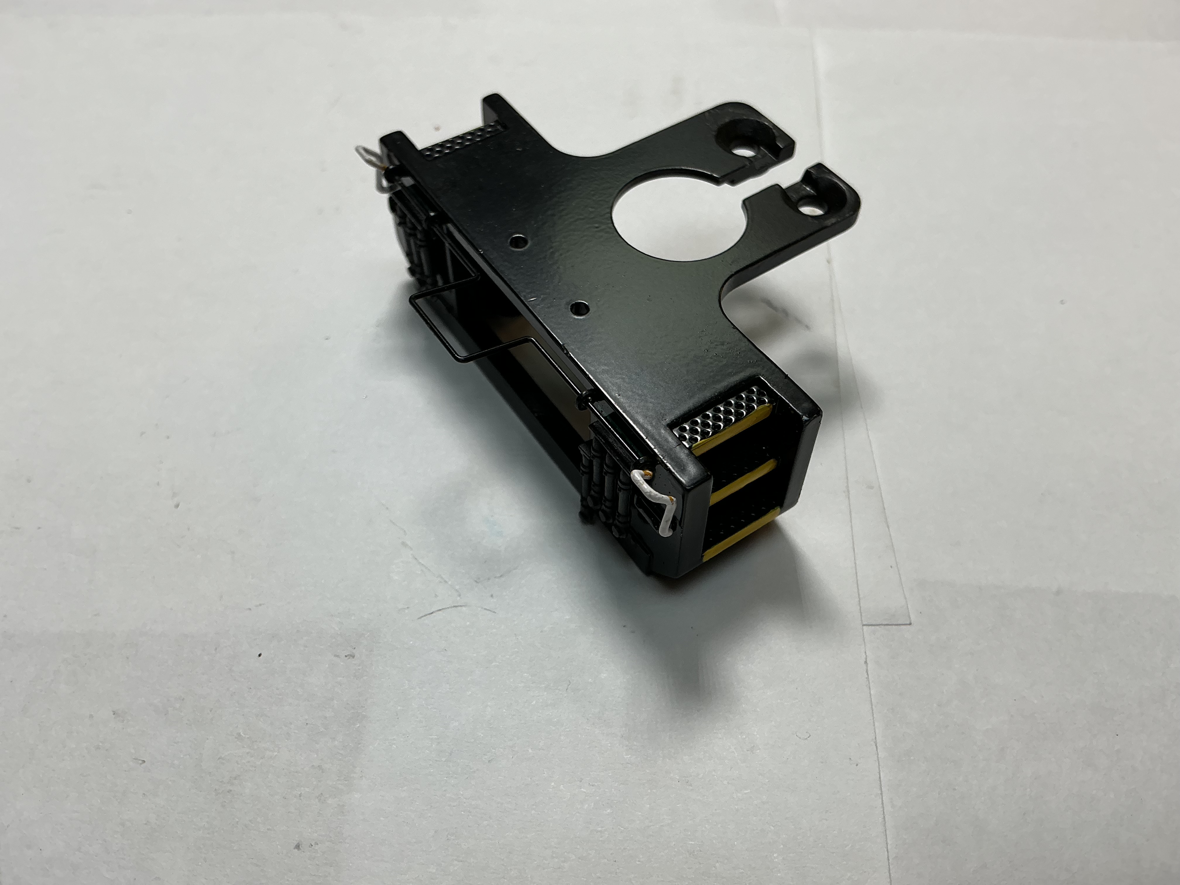 PILOT / 2 HOLE / BLACK W/YELLOW STEPS / W/CUT LEVER & BRAKE HOSES / PREMIER SD70ACE 