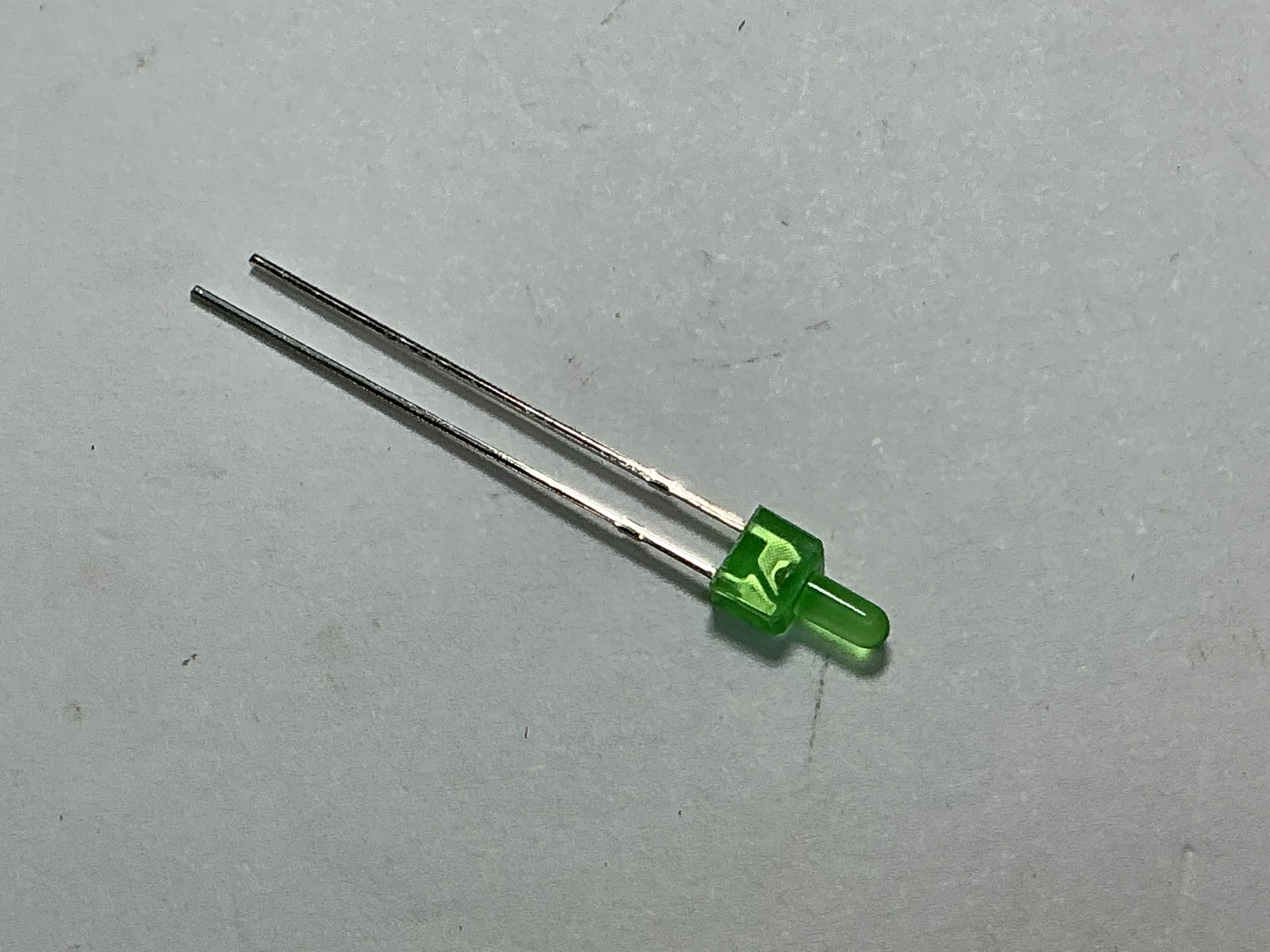 LED / GREEN / SINGLE / NO WIRES / 2mm DIAM / MARKER LIGHT / PREMIER U30C