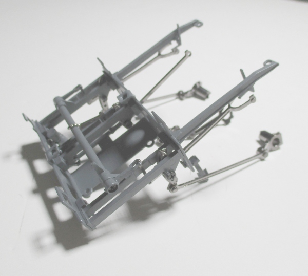 MOTION HANGER ASSEMBLY / GREY / W/LH & RH SUPPORT ARMS / W/BLACKENED LINKAGE & ECCENTRIC RODS / PREMIER BR44 & SNCF 150X