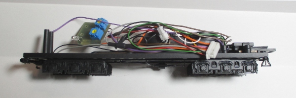 TENDER FLOOR / W/TRUCKS (NO WHEELS) / SPEAKERS / DRAWBAR / HO SCALE N&W J CLASS 4-8-4