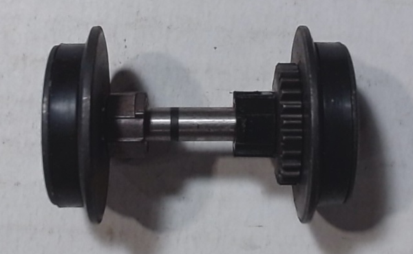 WHEEL & AXLE ASSEMBLY / HI-RAIL / INSULATOR NEXT TO GEAR / W/TRACTION TIRES / 3/2 FEATURE TRUCKS