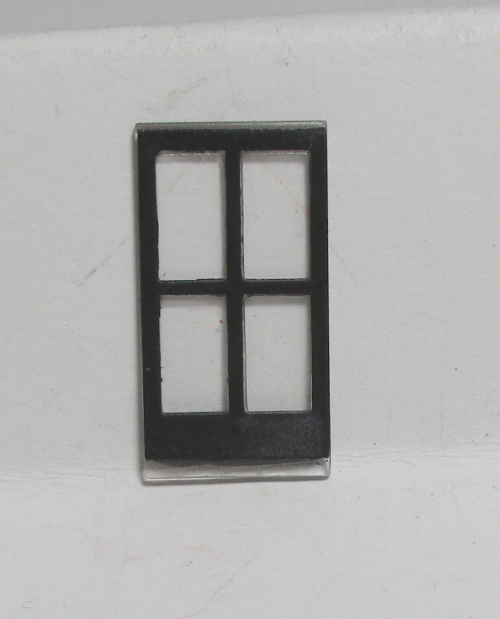 CAB WINDOW / 4-PANE / W/BLACK TRIM / PREMIER 0-8-0