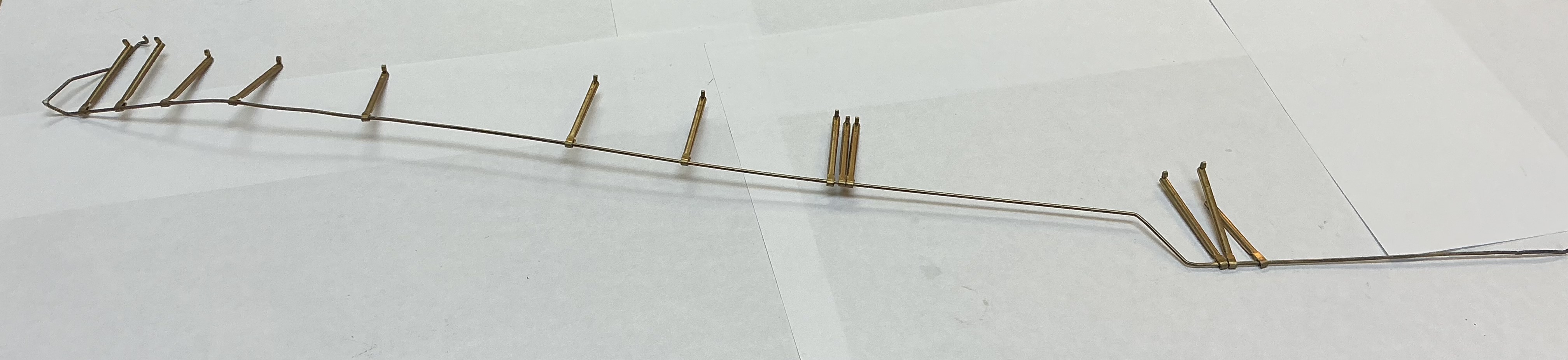 HANDRAIL / RH / LONG / UNPAINTED / RAILKING ONE GAUGE ES44AC