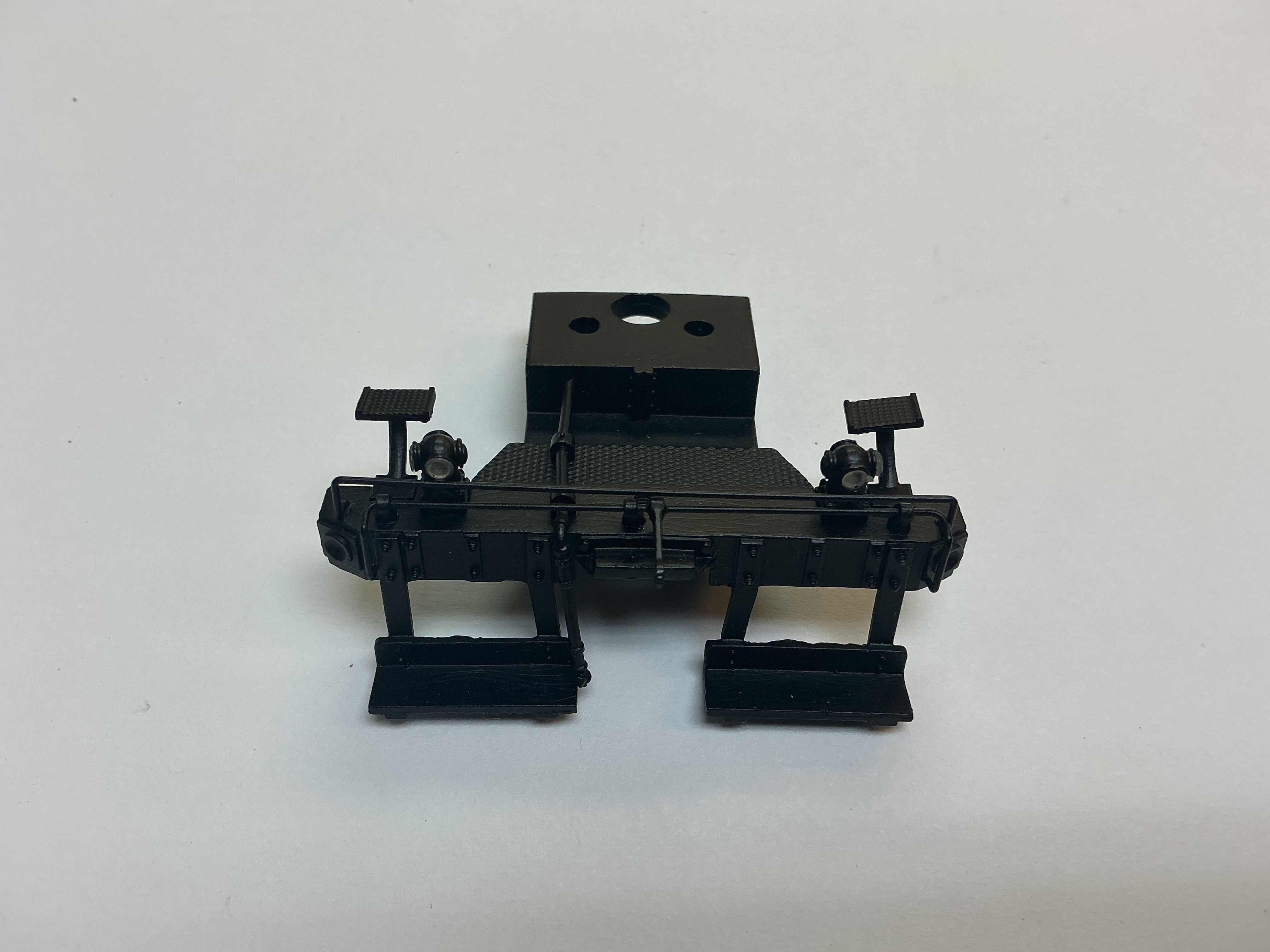 PILOT / COMPLETE / W/CLASS LAMP HOUSINGS / W/O LEDs / 2-RAIL / BLACK / PREMIER A-5 SWITCHER 0-4-0