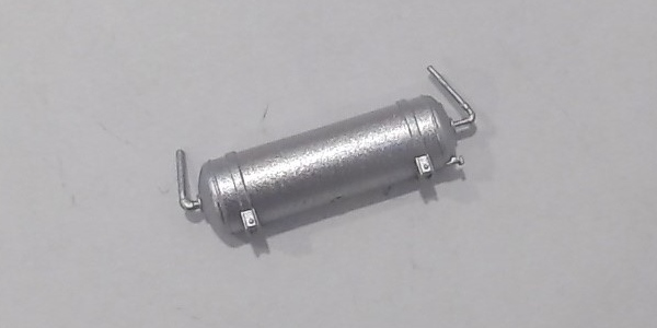 AIR TANK / SILVER / LH / ABOVE FUEL TANK / HO SCALE DASH-9
