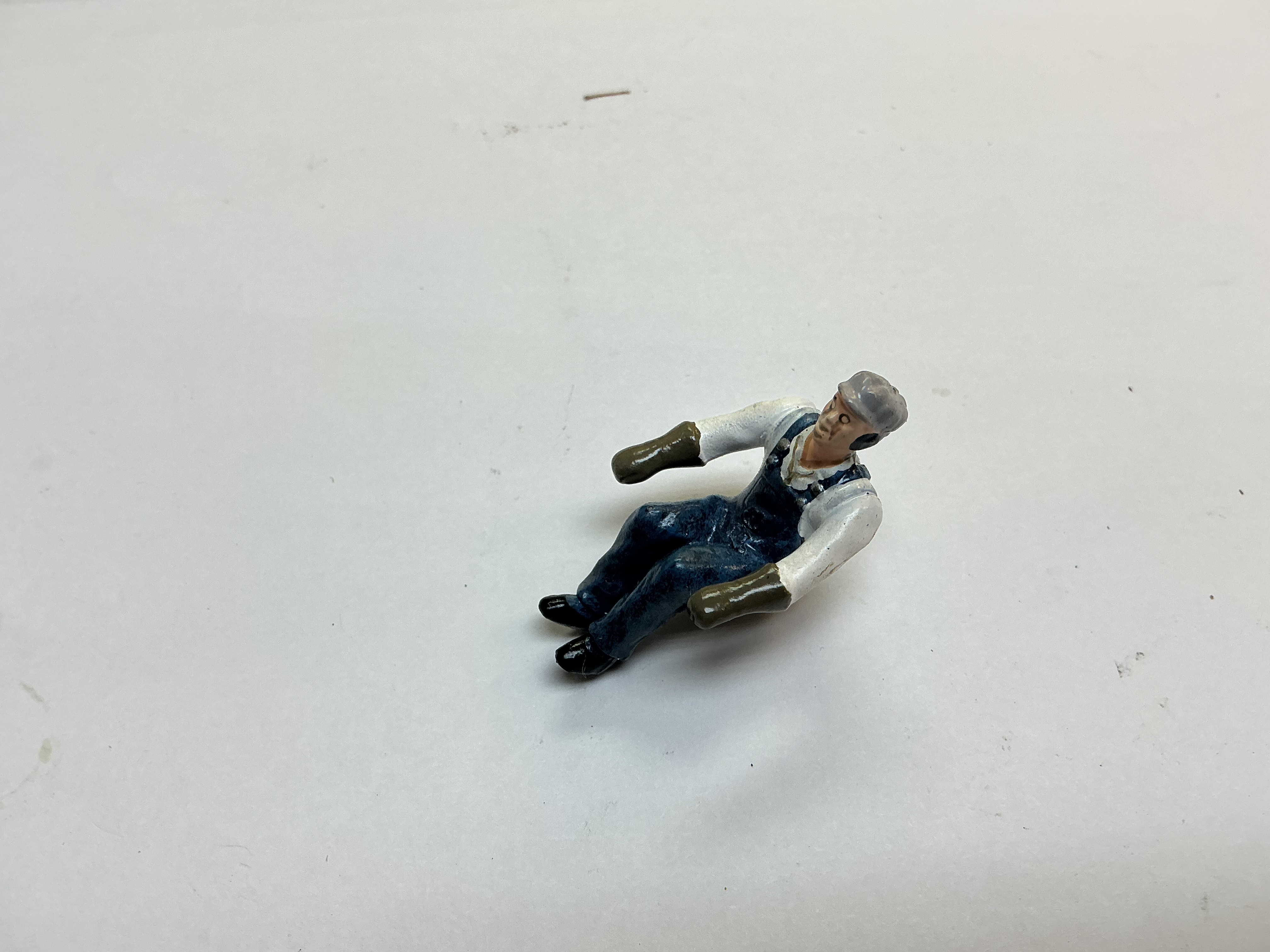 FIGURE / ENGINEER / SEATED / RAILKING ONE GAUGE ALCO PA