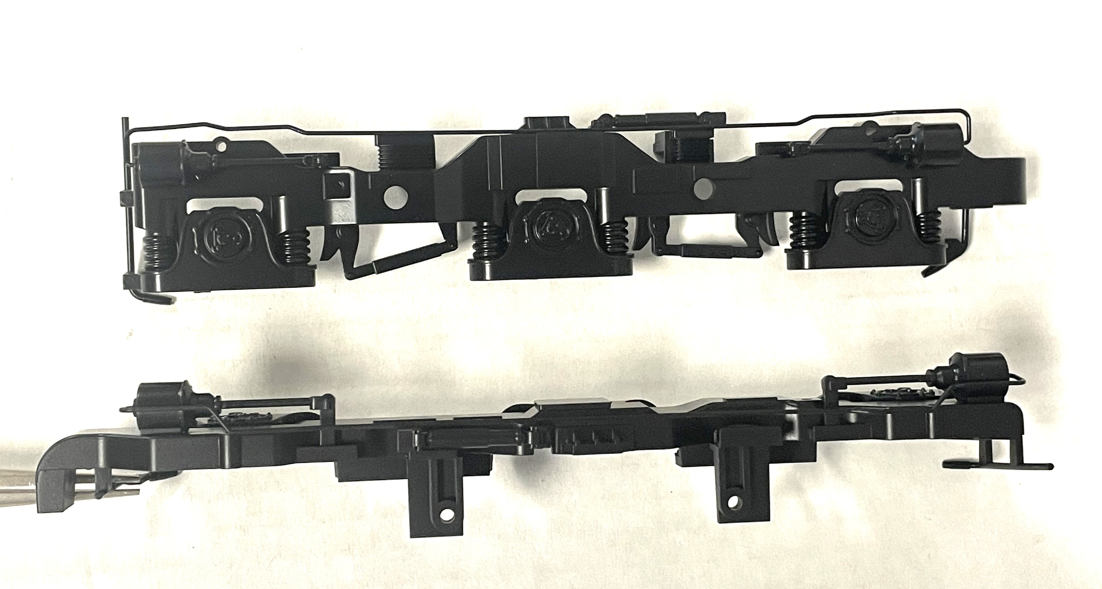 SIDE FRAME / 3-AXLE / HIGH ADHESION / LF OR RR / BLACK / RAILKING ONE GAUGE ES44AC