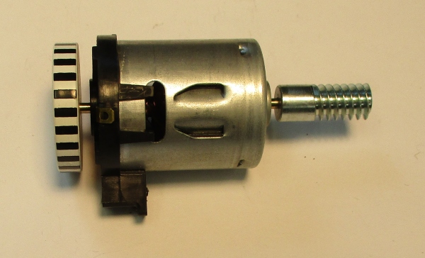 DC MOTOR / RS365SH / MD012-M30 / F/W 27mm D x 5mm THICK / WORM LENGTH 23.86mm TO 24.7mm / STRIPED / PS 2 BKT