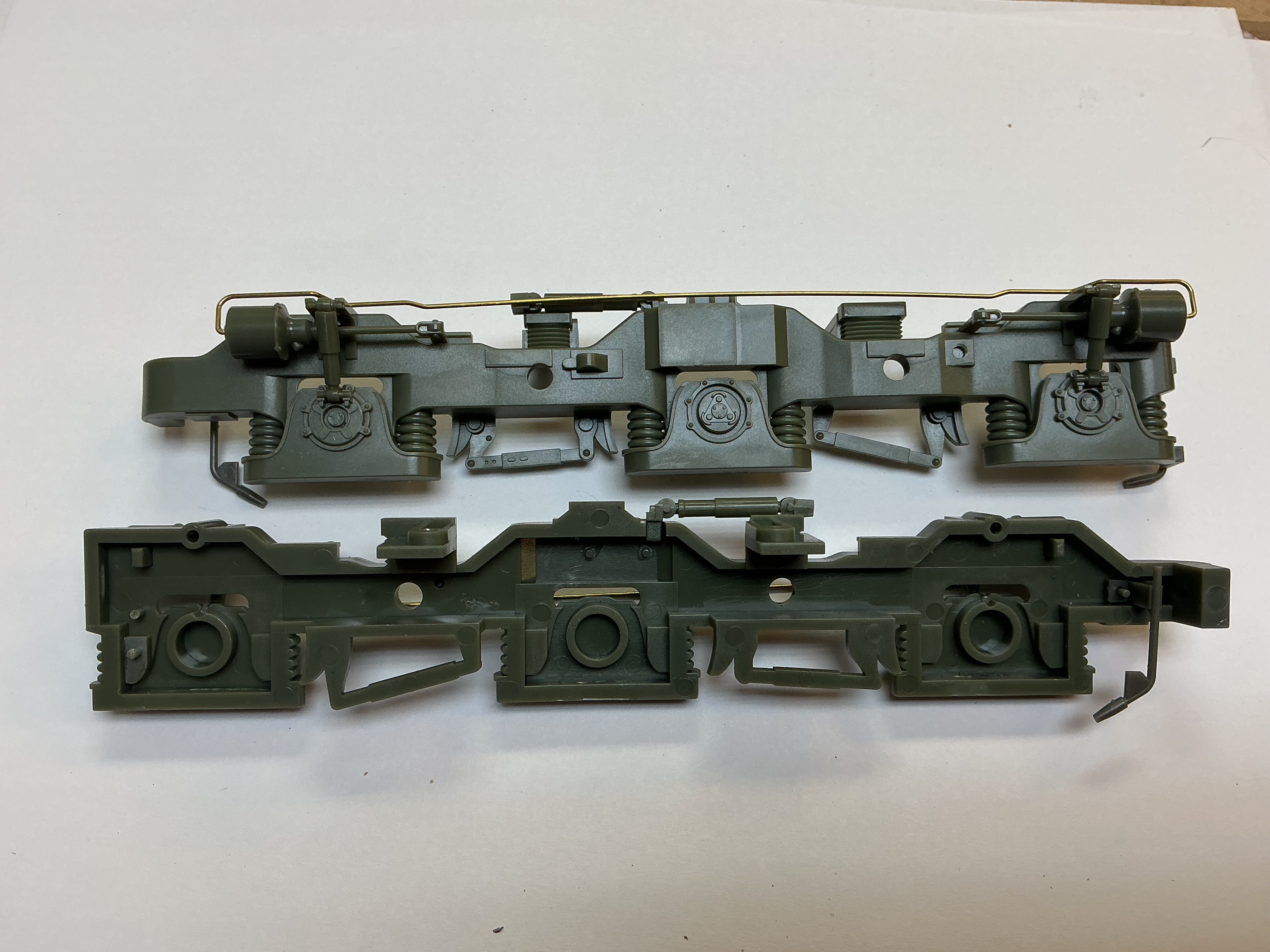 SIDE FRAME / 3-AXLE / HIGH ADHESION / RF OR LR / UNPAINTED / RAILKING ONE GAUGE ES44AC