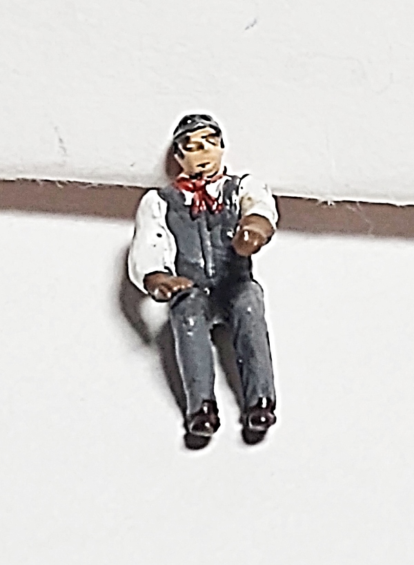 FIGURE / ENGINEER / WHITE SHIRT / GRAY CAP / HO SCALE LOCOMOTIVES