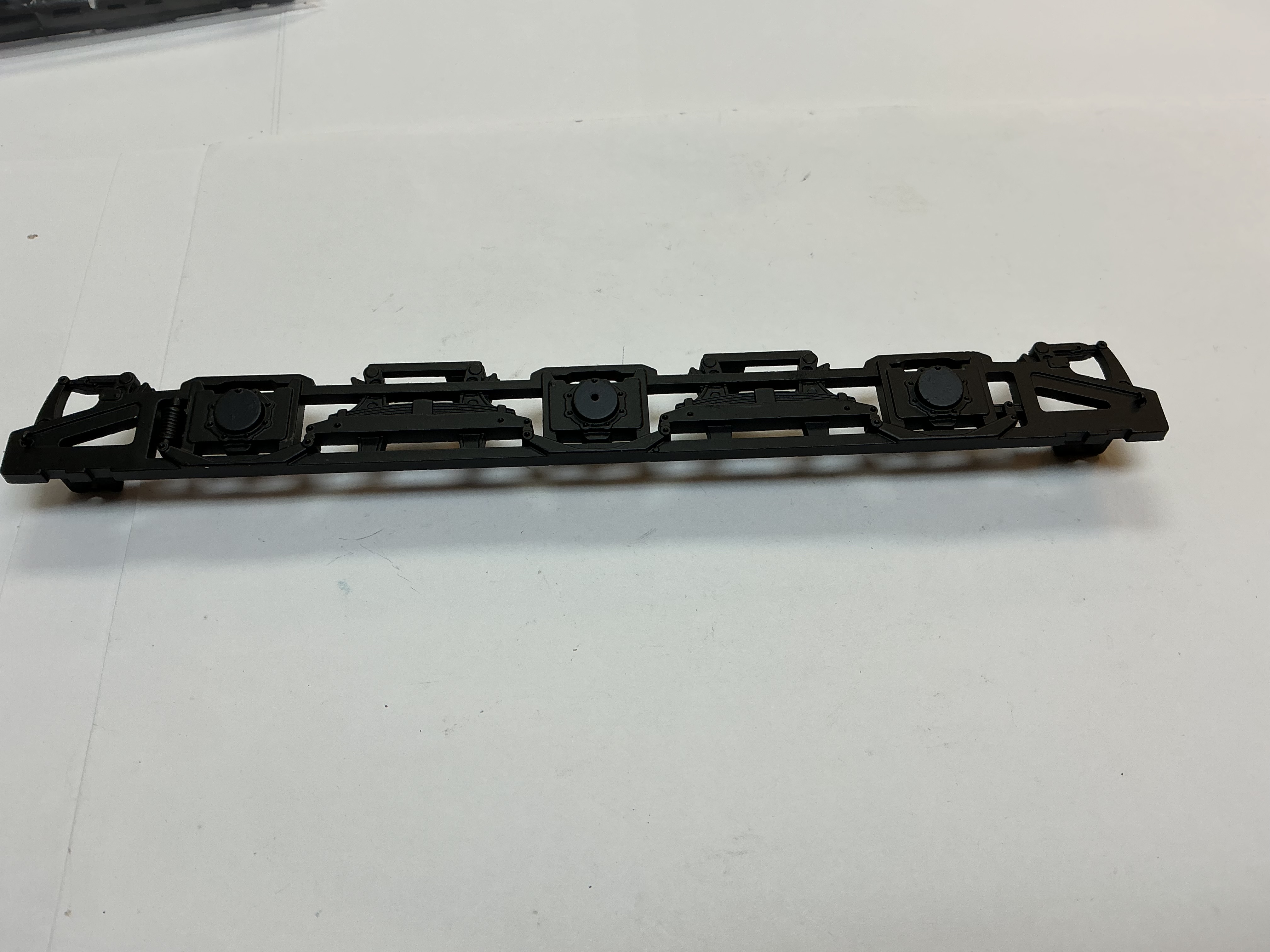 SIDE FRAME / 3-AXLE / RH / BLACK / PREMIER P-5a MODIFIED