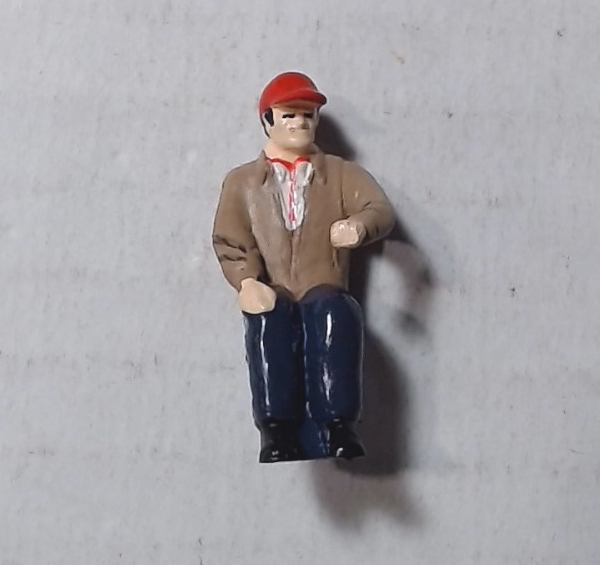 FIGURE / ENGINEER / W/RED BALL CAP / SEATED / RH / O GAUGE / FOR MODERN DIESELS