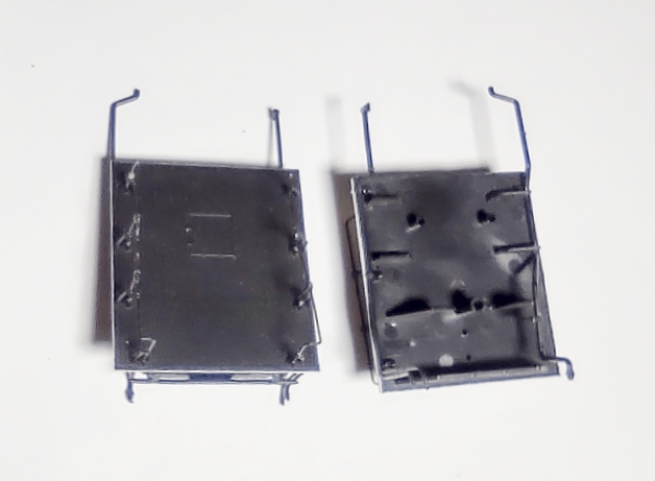 PILOT DECK / BLACK W/WHITE EDGE TRIM / W/HANDRAILS / HO SCALE CAB FORWARD 4-8-8-2