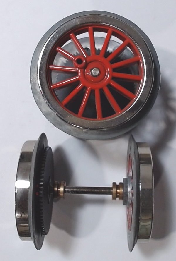 WHEEL & AXLE ASSEMBLY / RED SPOKED CENTERS / W/BEARINGS & BULL GEAR / TINPLATE STANDARD GAUGE DORFIN 1134