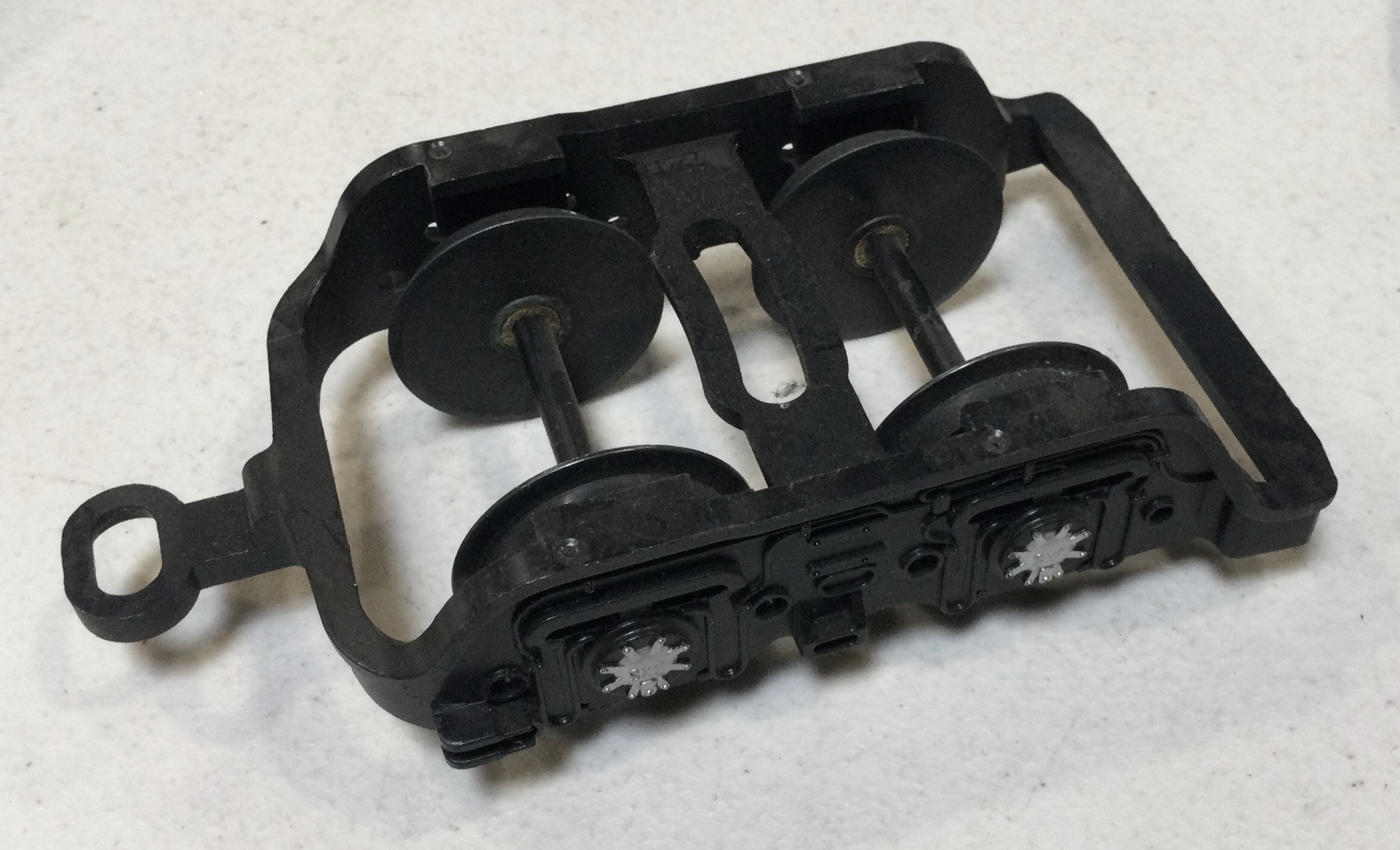 4-WHEEL TRAILING TRUCK / BLACK / W/SILVER BEARING CAPS / RAILKING ONE GAUGE CHALLENGER
