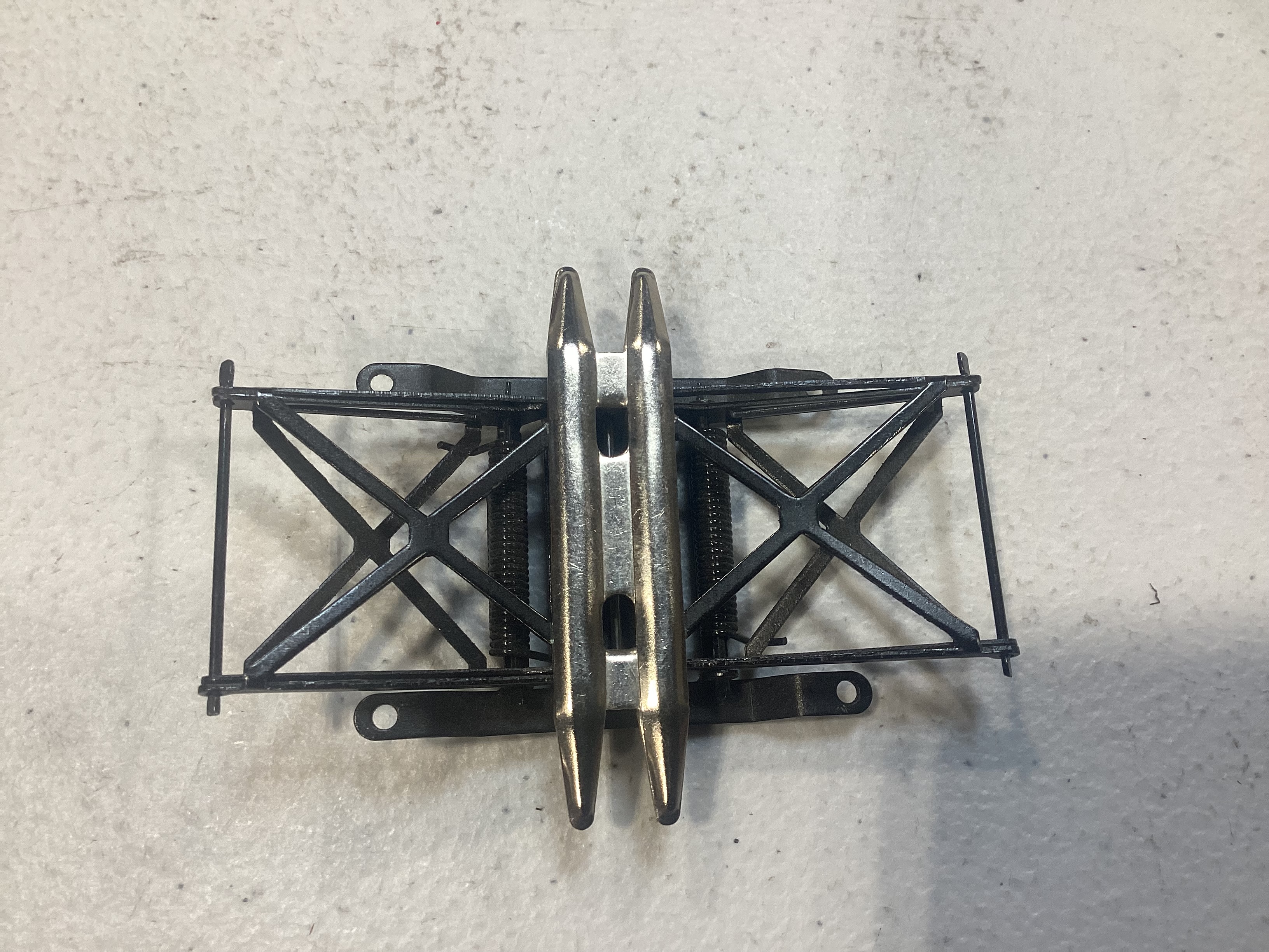 PANTOGRAPH / NICKEL CONTACT / BLACK FRAME / W/O INSULATORS / RAILKING GG-1