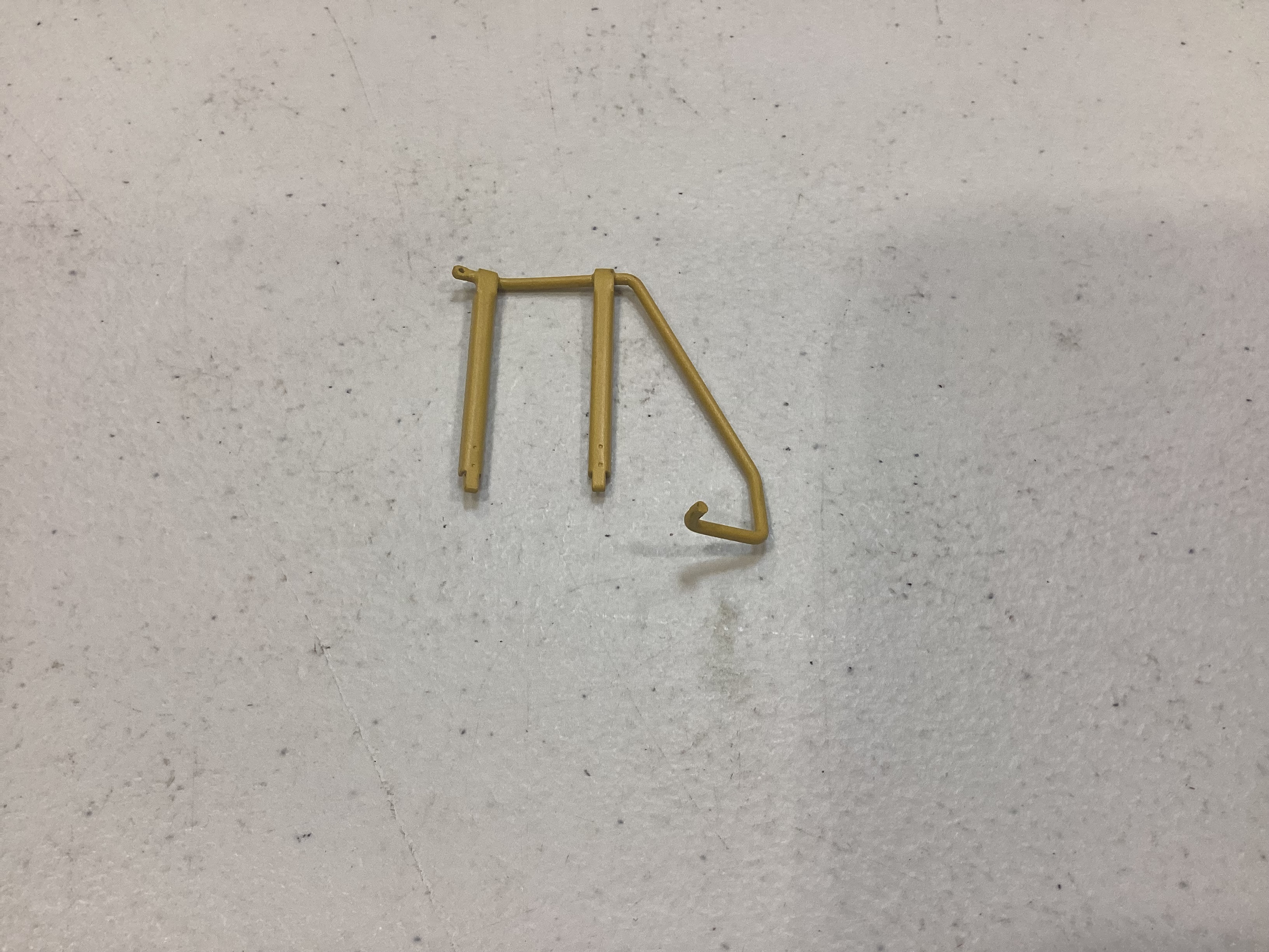 HANDRAIL / FRONT PILOT / RH SIDE / YELLOW / NARROW NOSE /RAILKING ONE GAUGE DASH-8