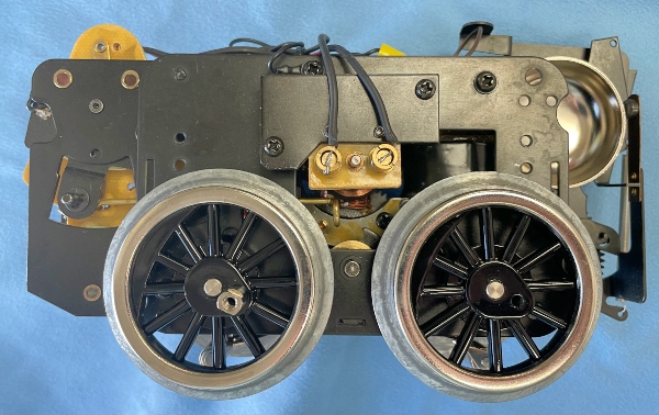 MOTOR BLOCK / BLACK SPOKED WHEELS / WITH REVERSE UNIT & BELL RINGER / TINPLATE STANDARD GAUGE 4696