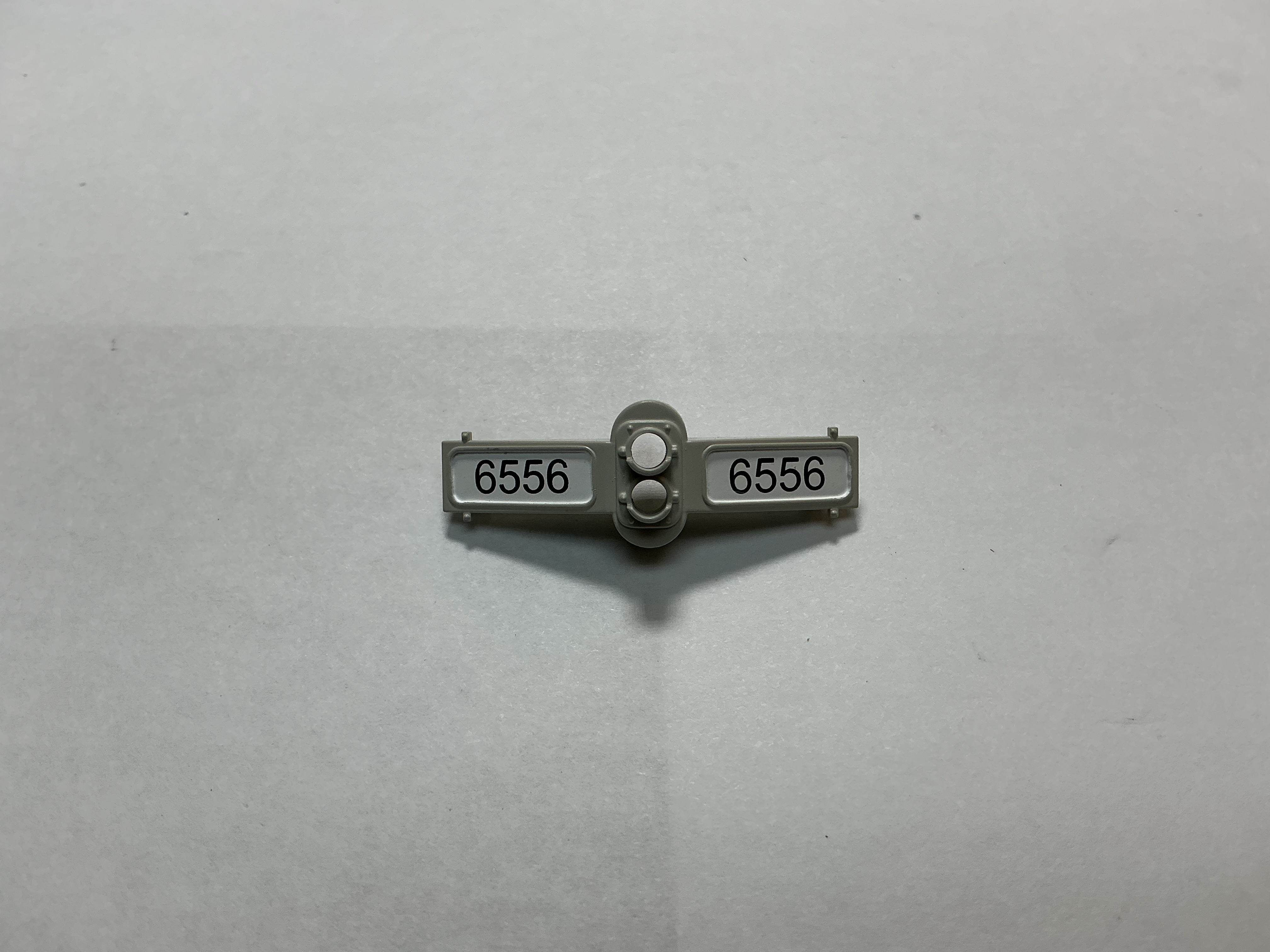 NUMBER BOARD / FRONT / W/HEADLIGHT HOUSING / GREY / #6556 / PREMIER SD60M
