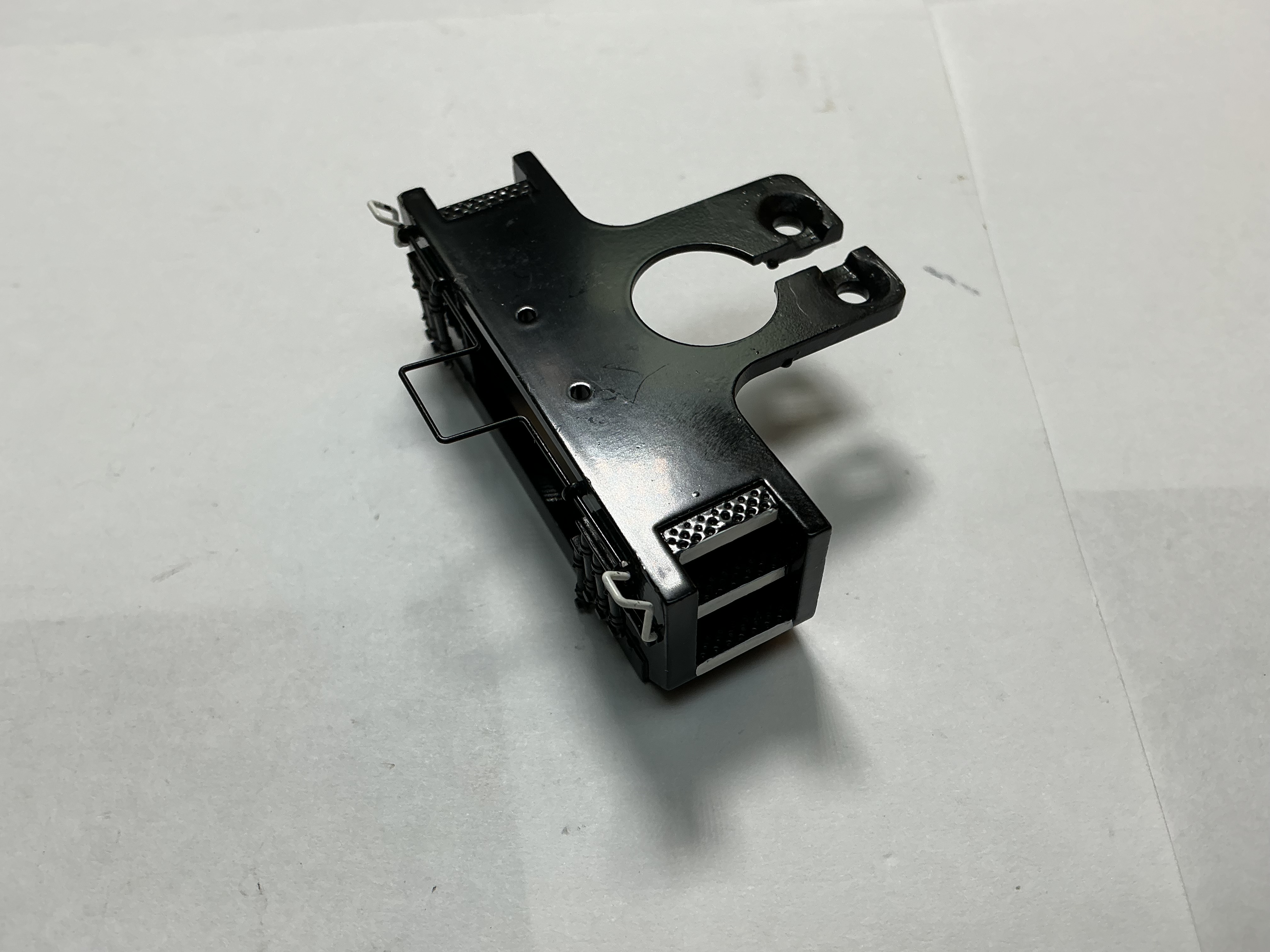 PILOT / 2 HOLE / BLACK W/WHITE STEPS / W/CUT LEVER & BRAKE HOSES / PREMIER SD70ACE 