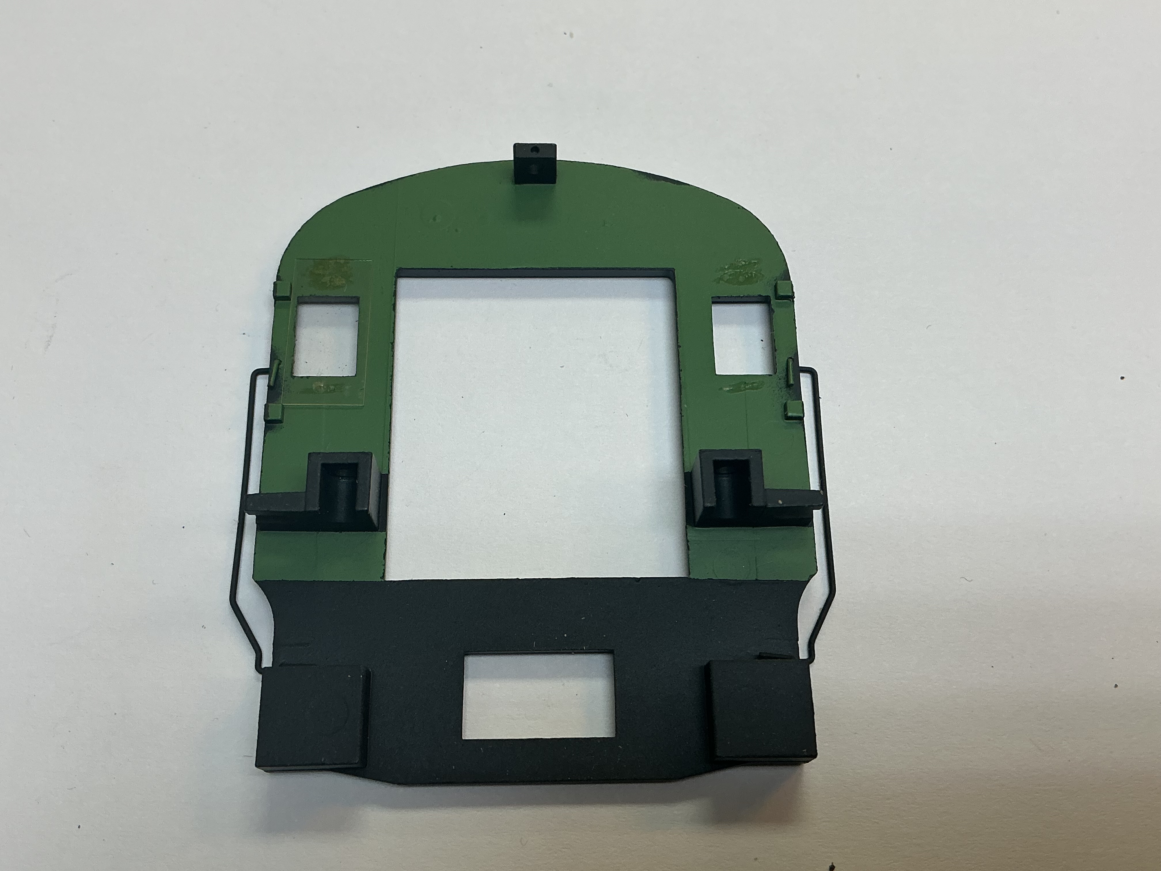 CAB REAR WALL / BLACK / W/O FIGUIRES / PREMIER A-5 SWITCHER 0-4-0