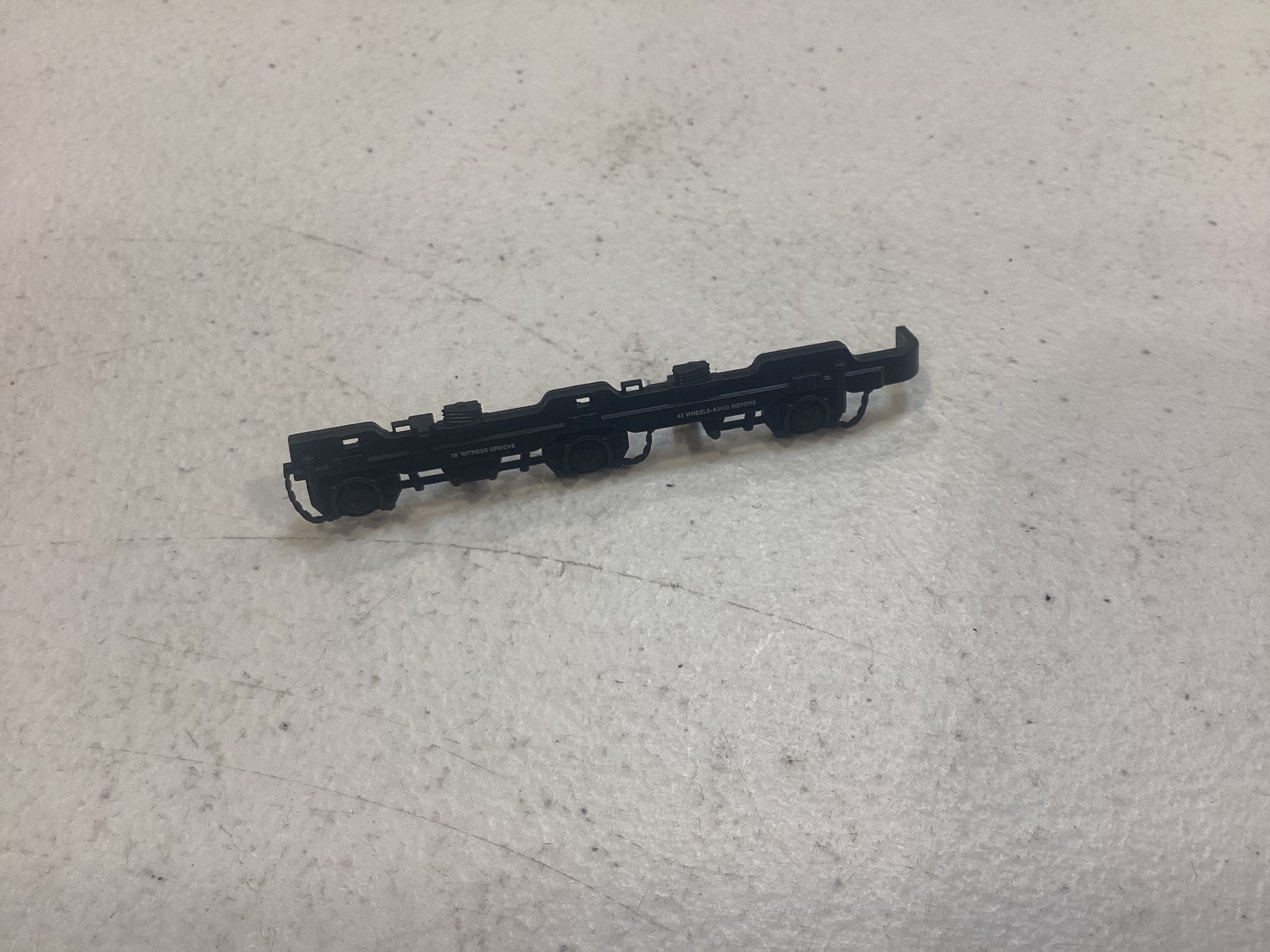 SIDE FRAME / 3-AXLE / FR OR LR / SILVER / W/O BRAKE LINE / HO SCALE SD70ACE