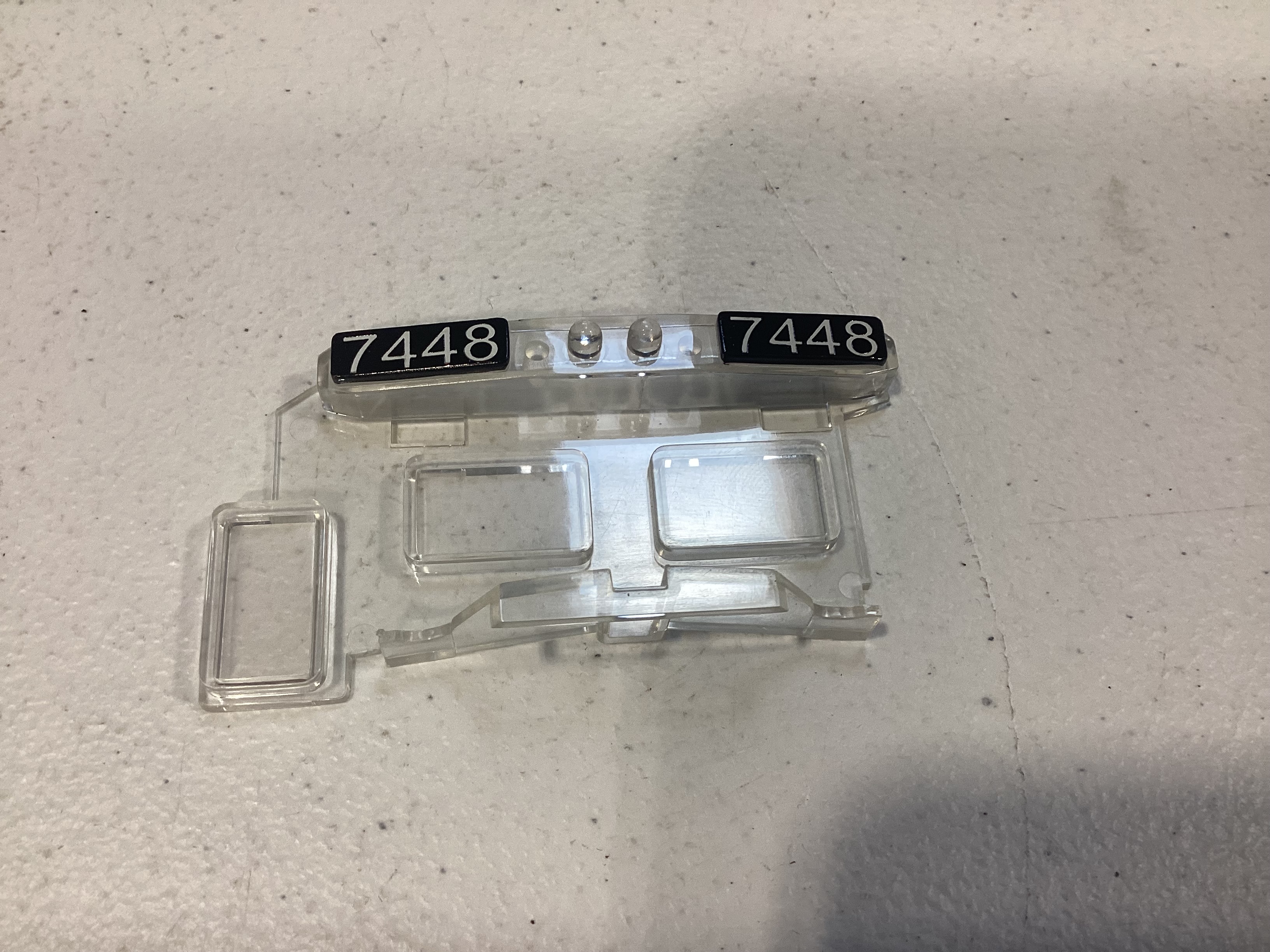 NUMBER BOARD / & WINDSHIELD INSERT / #7448 / NARROW NOSE /RAILKING  ONE GAUGE DASH-8