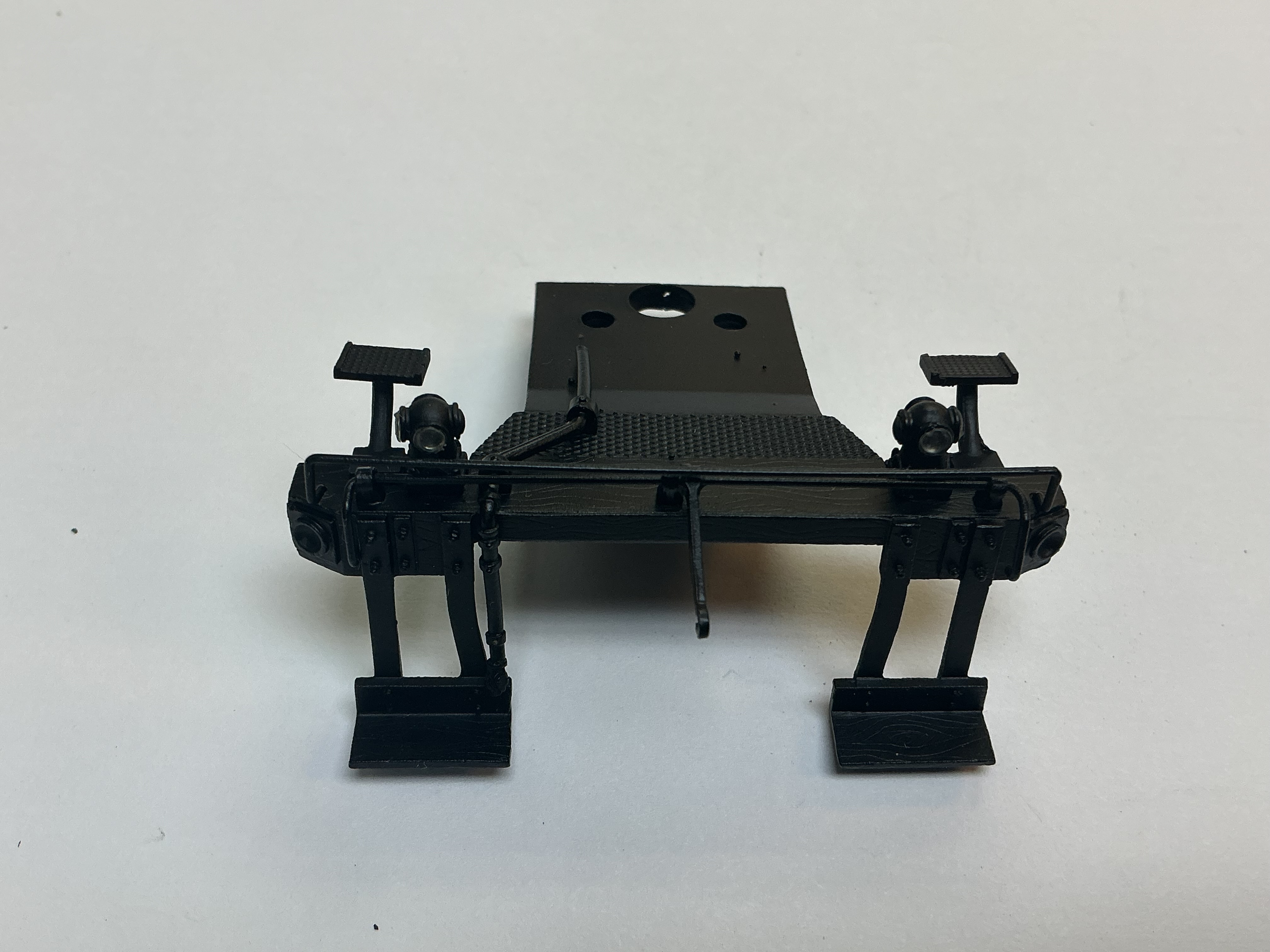 PILOT / COMPLETE / W/CLASS LAMP HOUSINGS / W/O LEDs / 3-RAIL / BLACK / PREMIER A-5 SWITCHER 0-4-0