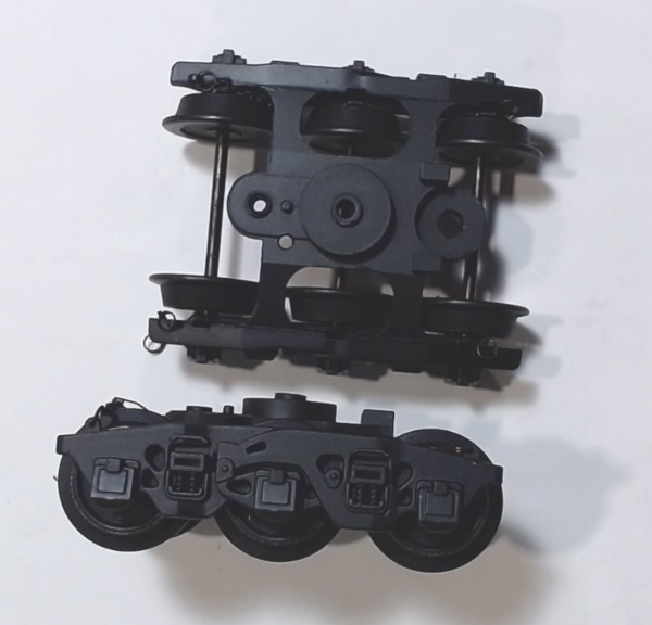 TENDER TRUCK / 6-WHEEL / FRONT & REAR / W/O COUPLER / W/CHAINS / RAILKING DECPOD 2-10-4, Y-6b 2-8-8-2, ROYAL HUDSON 4-6-4, M-1a 4-8-2, BANTAM J 4-8-4