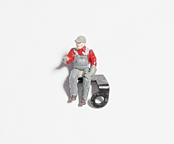 FIGURE / FIREMAN / W/MOUNT / HO SCALE N&W J CLASS 4-8-4