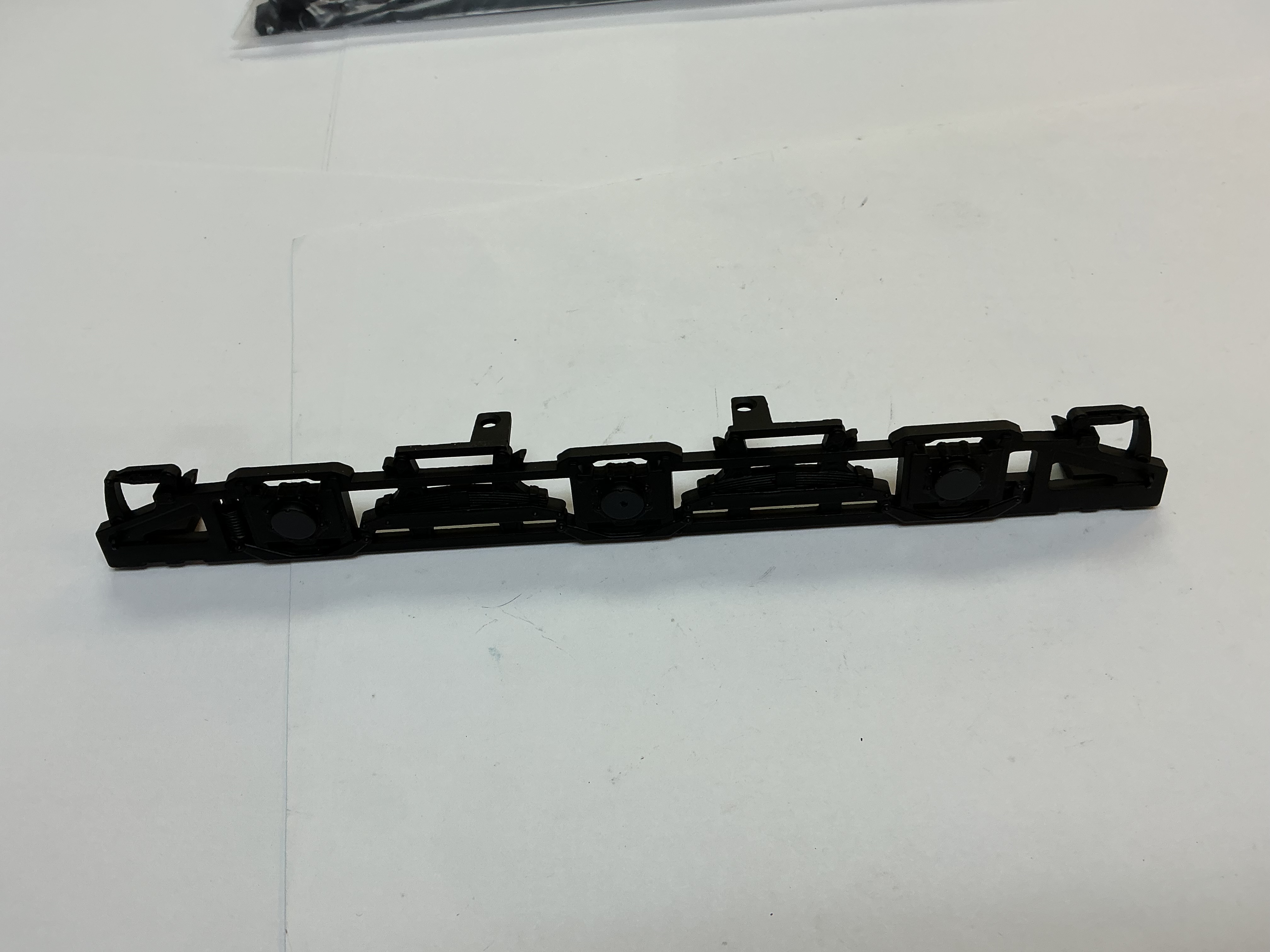 SIDE FRAME / 3-AXLE / LH / BLACK / PREMIER P-5a MODIFIED