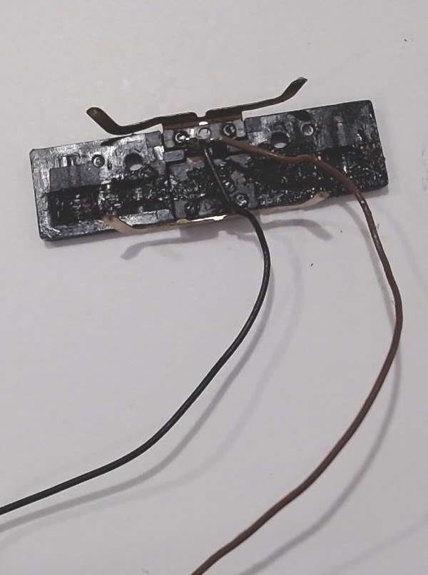 COVER / GEAR BOX / UNDERSIDE / W/PICK UP CONTACTS / LOCOMOTIVE / HO SCALE UP VERANDA