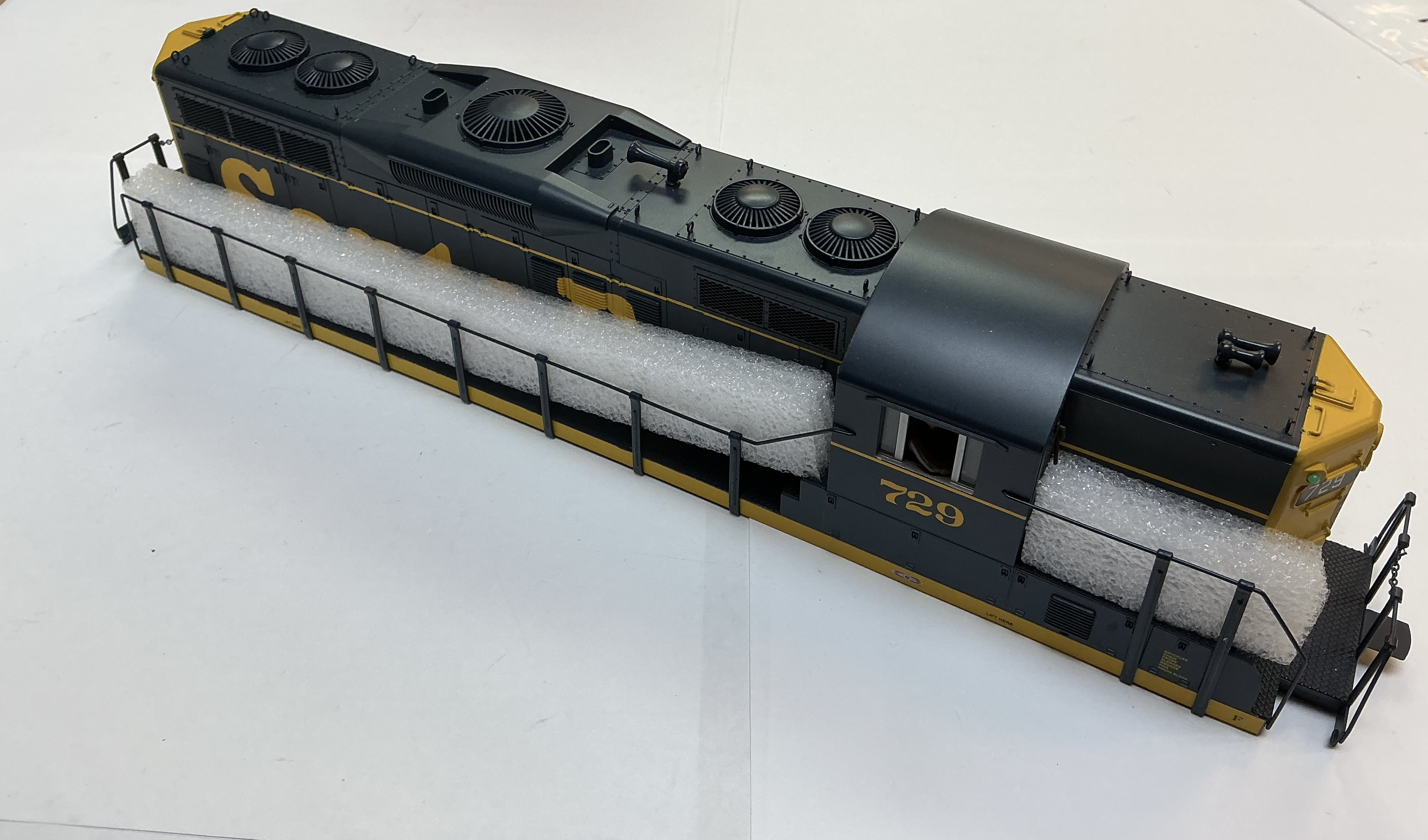 SHELL / COMPLETE / SANTA FE #729 / W/MARKER LIGHT LEDS / PREMIER GP-9