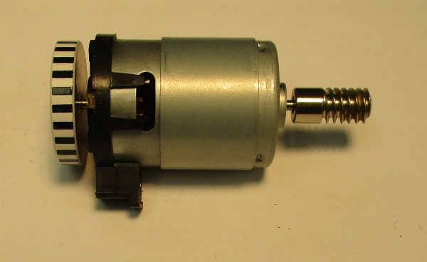 DC MOTOR / RS385PH / MD001-M8 / F/W 27mm D x 5mm THICK / WORM LENGTH 21.43mm TO 22mm / STRIPED / PS 2 BKT