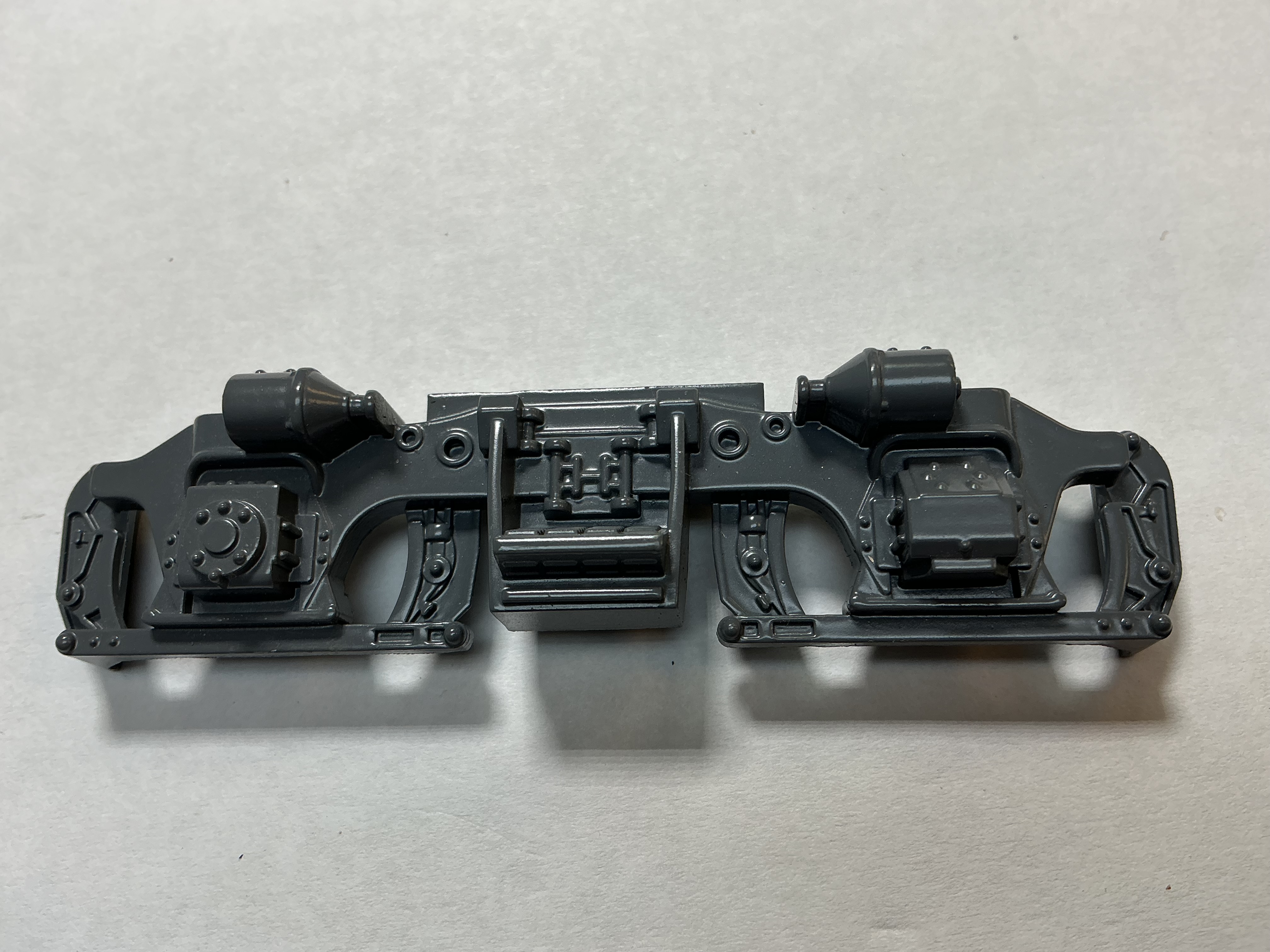 SIDE FRAME / 2-AXLE / UP GRAY / W/MOLDED IN DETAILS / PREMIER GP-40