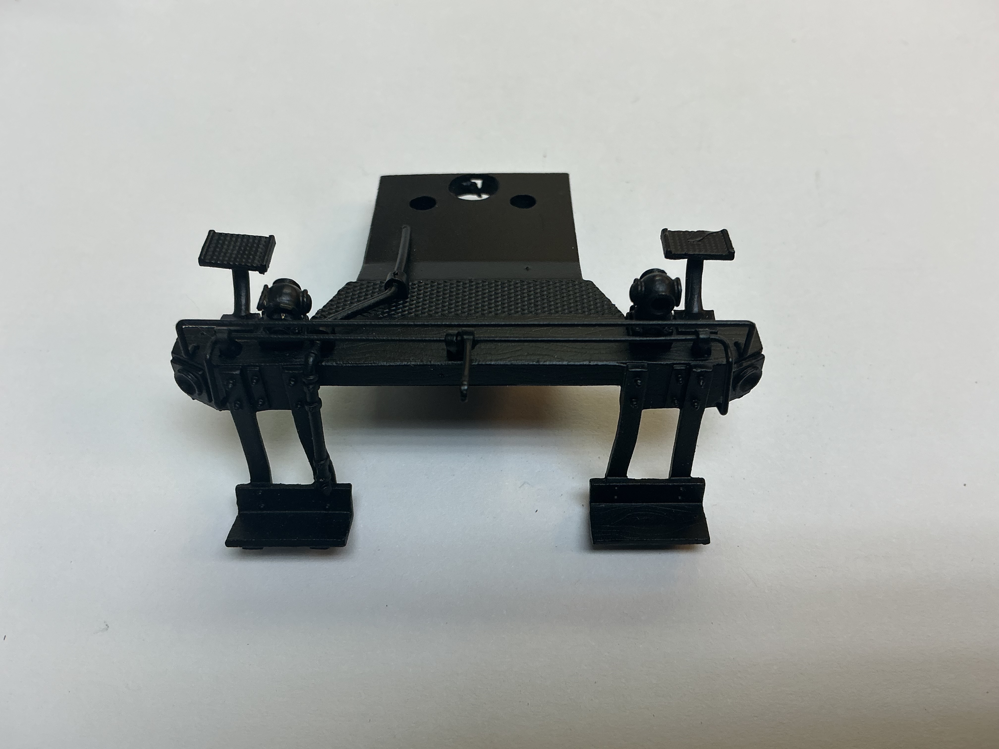 PILOT / COMPLETE / W/CLASS LAMP HOUSINGS / W/O LENSES / 3-RAIL / BLACK / PREMIER A-5 SWITCHER 0-4-0