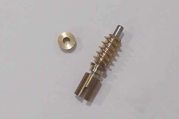 WORM GEAR / W/DOG BONE COUPLING / HO SCALE UP VERANDA