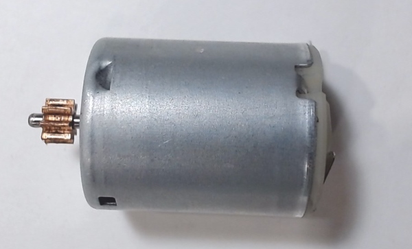 DC MOTOR / MABUCHI / W/8 TOOTH BRASS GEAR / RAILKING STARTER 2-6-0