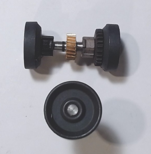 WHEEL & AXLE ASSEMBLY / HI-RAIL / BLIND / W/HELICAL GEAR / INSULATOR AWAY FROM GEAR / 3/2 FEATURE TRUCKS