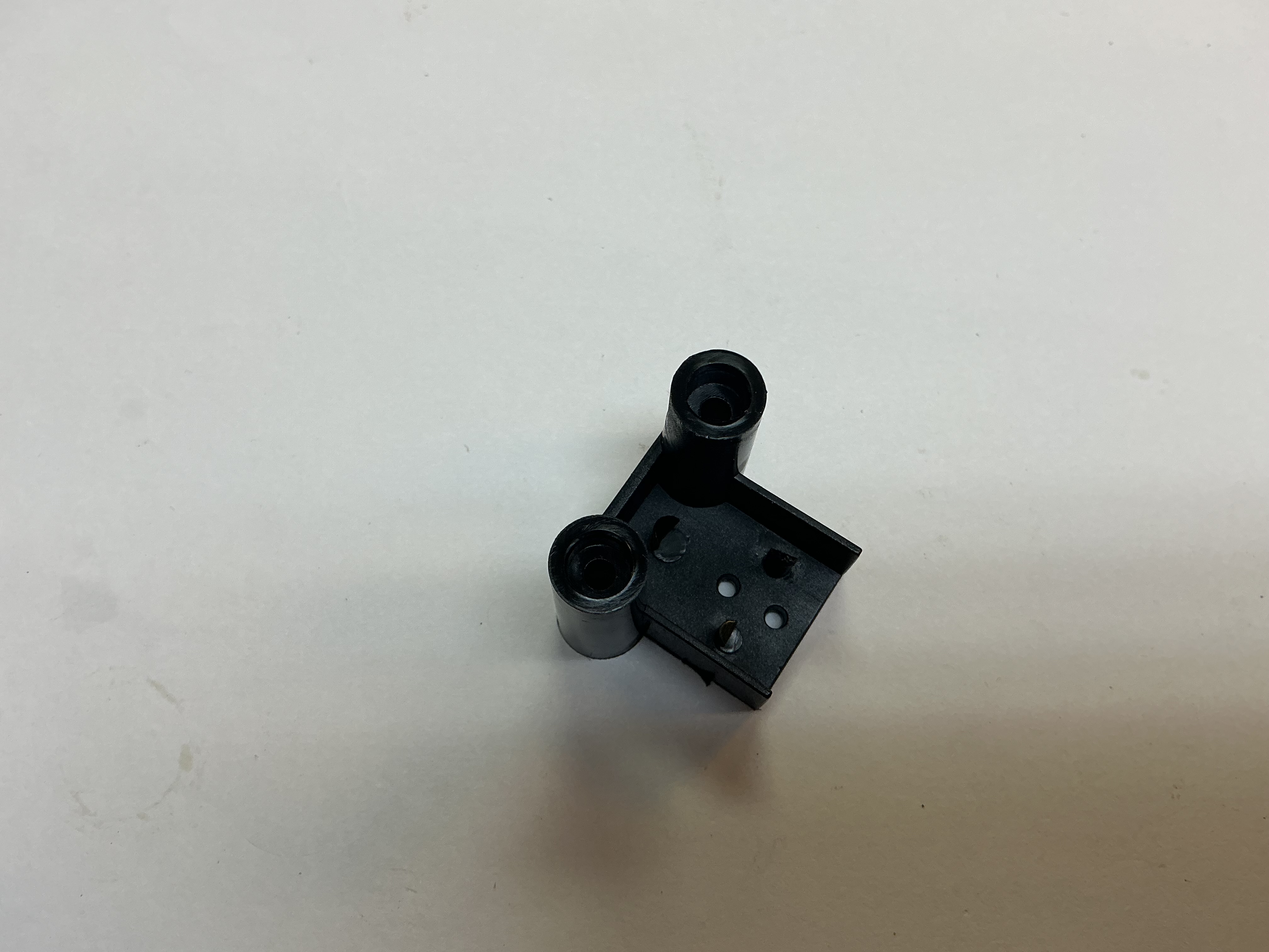 BRACKET / KADEE COUPLER MOUNT / REAR / RAILKING ONE GAUGE ALCO PA